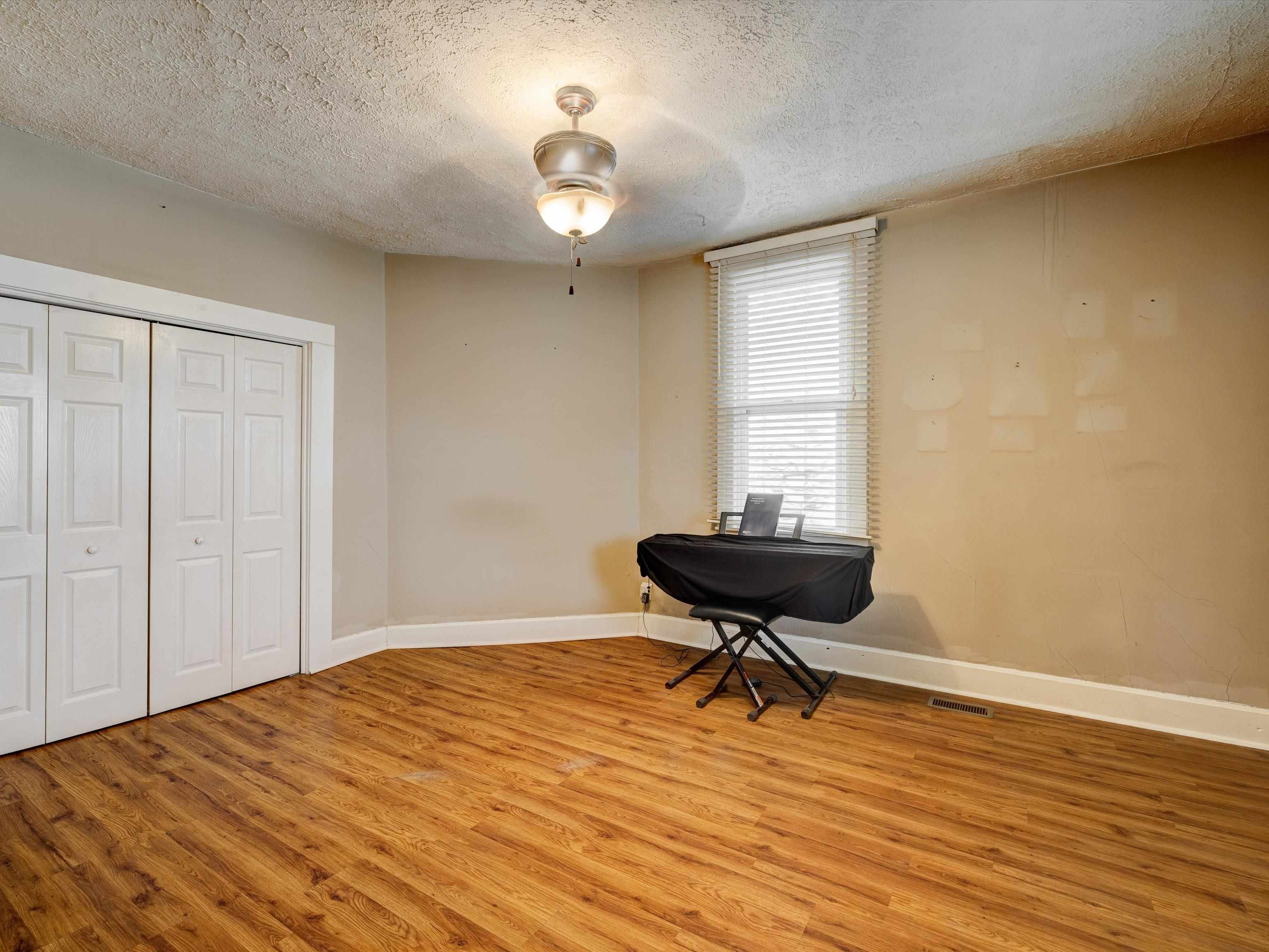 1604 4th St., Owensboro, Kentucky 42301, 3 Bedrooms Bedrooms, ,1 BathroomBathrooms,Single Family Residence,For Sale,4th St.,87706