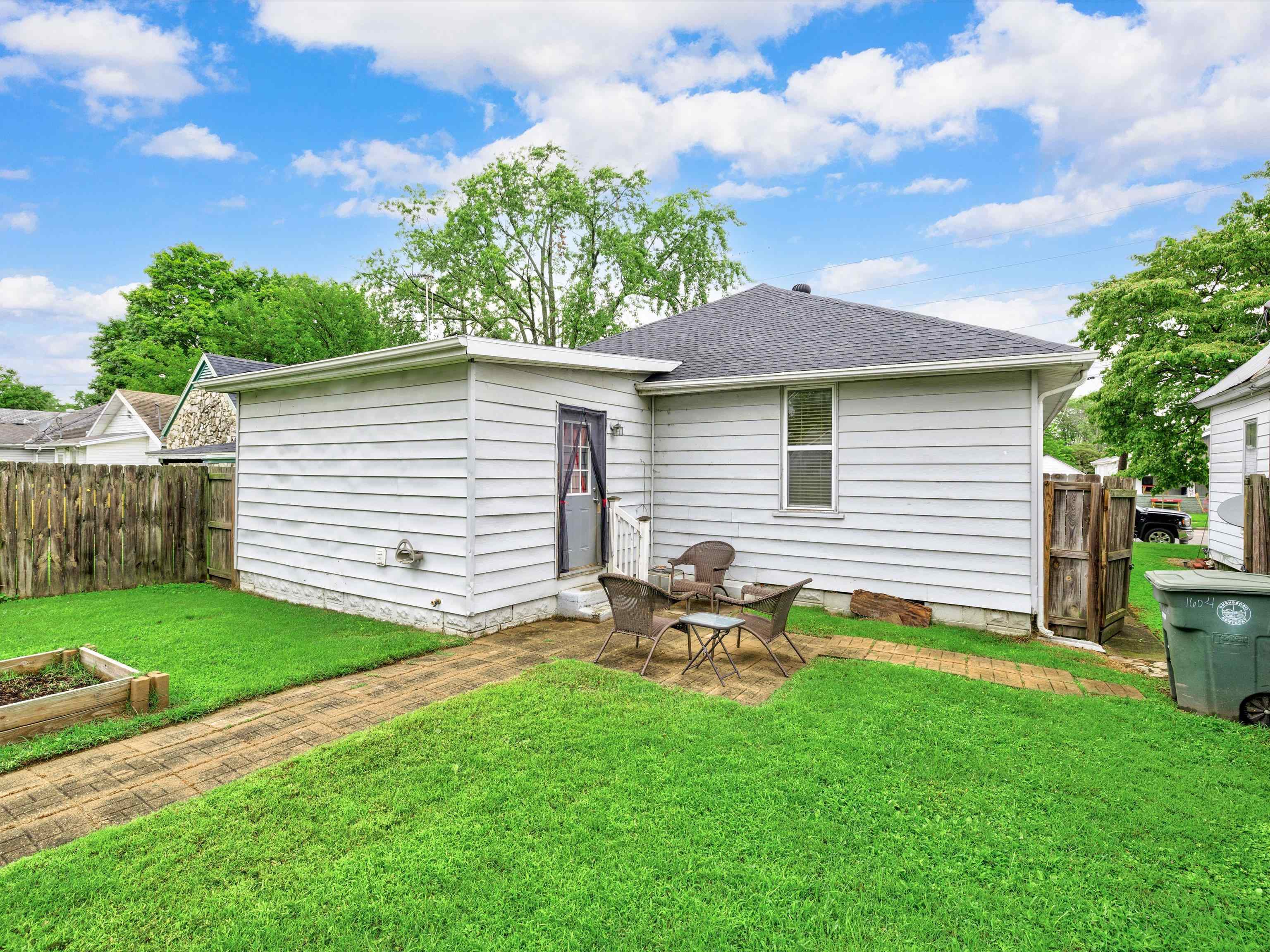 1604 4th St., Owensboro, Kentucky 42301, 3 Bedrooms Bedrooms, ,1 BathroomBathrooms,Single Family Residence,For Sale,4th St.,87706