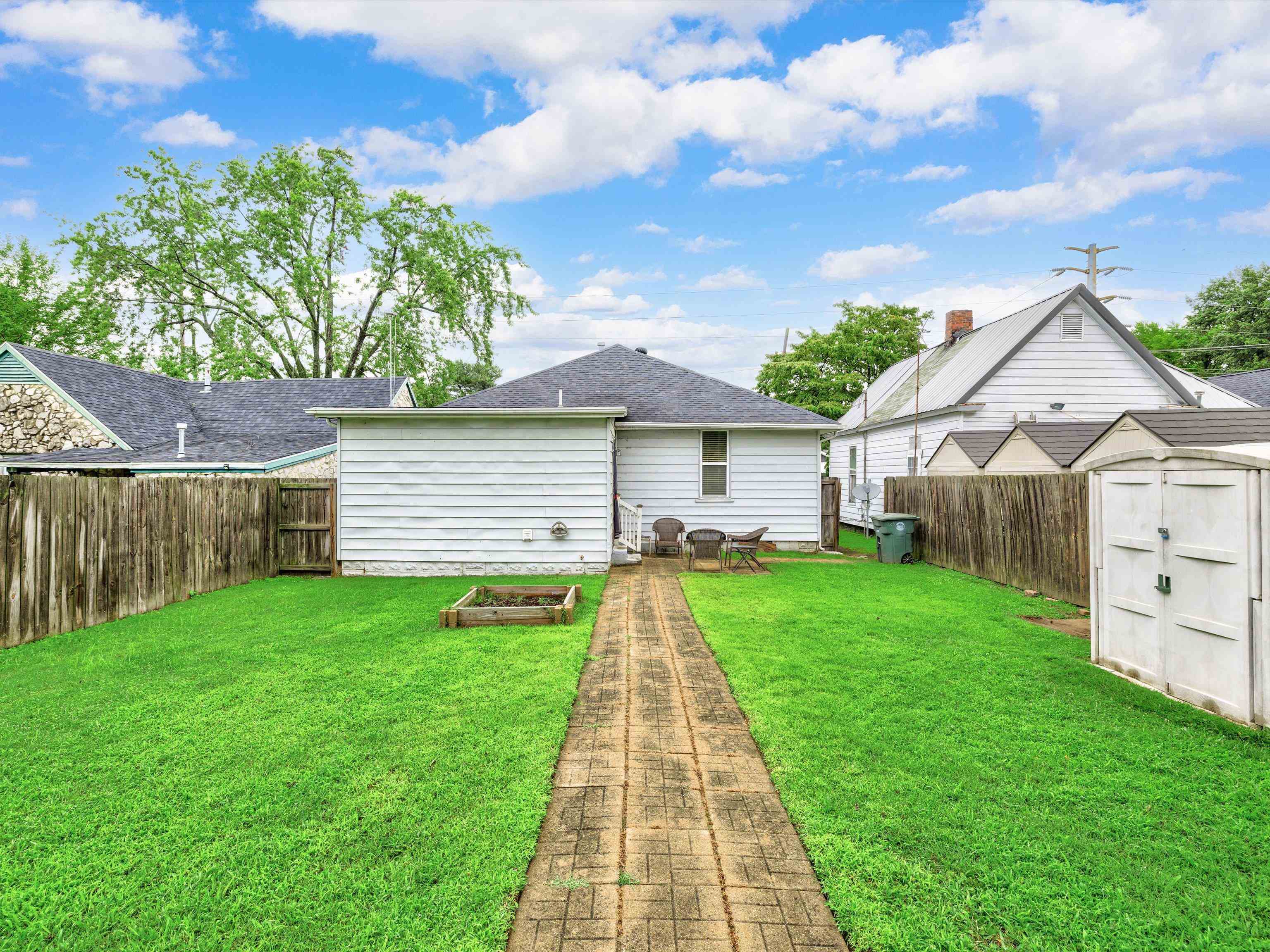 1604 4th St., Owensboro, Kentucky 42301, 3 Bedrooms Bedrooms, ,1 BathroomBathrooms,Single Family Residence,For Sale,4th St.,87706