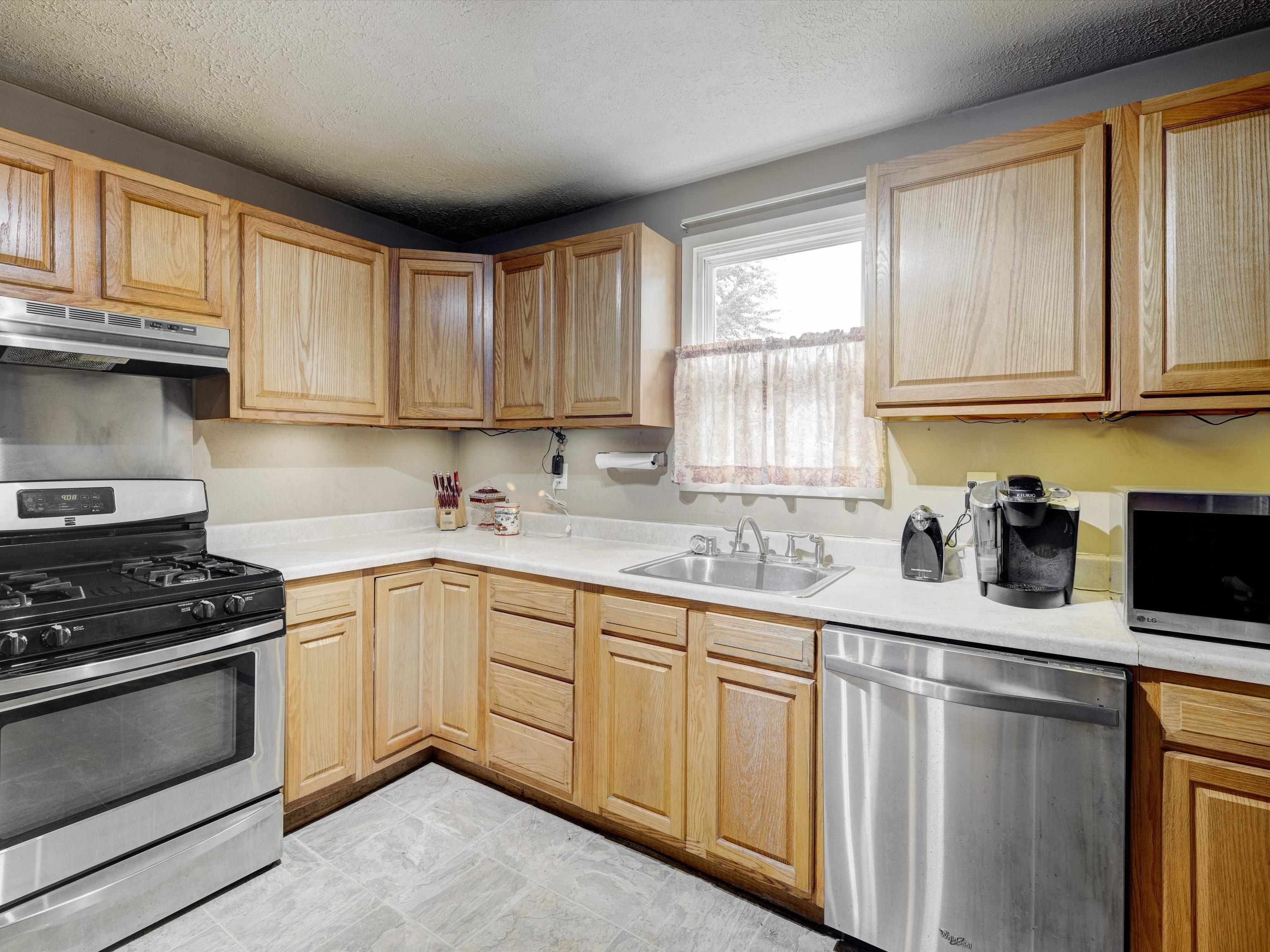 1604 4th St., Owensboro, Kentucky 42301, 3 Bedrooms Bedrooms, ,1 BathroomBathrooms,Single Family Residence,For Sale,4th St.,87706