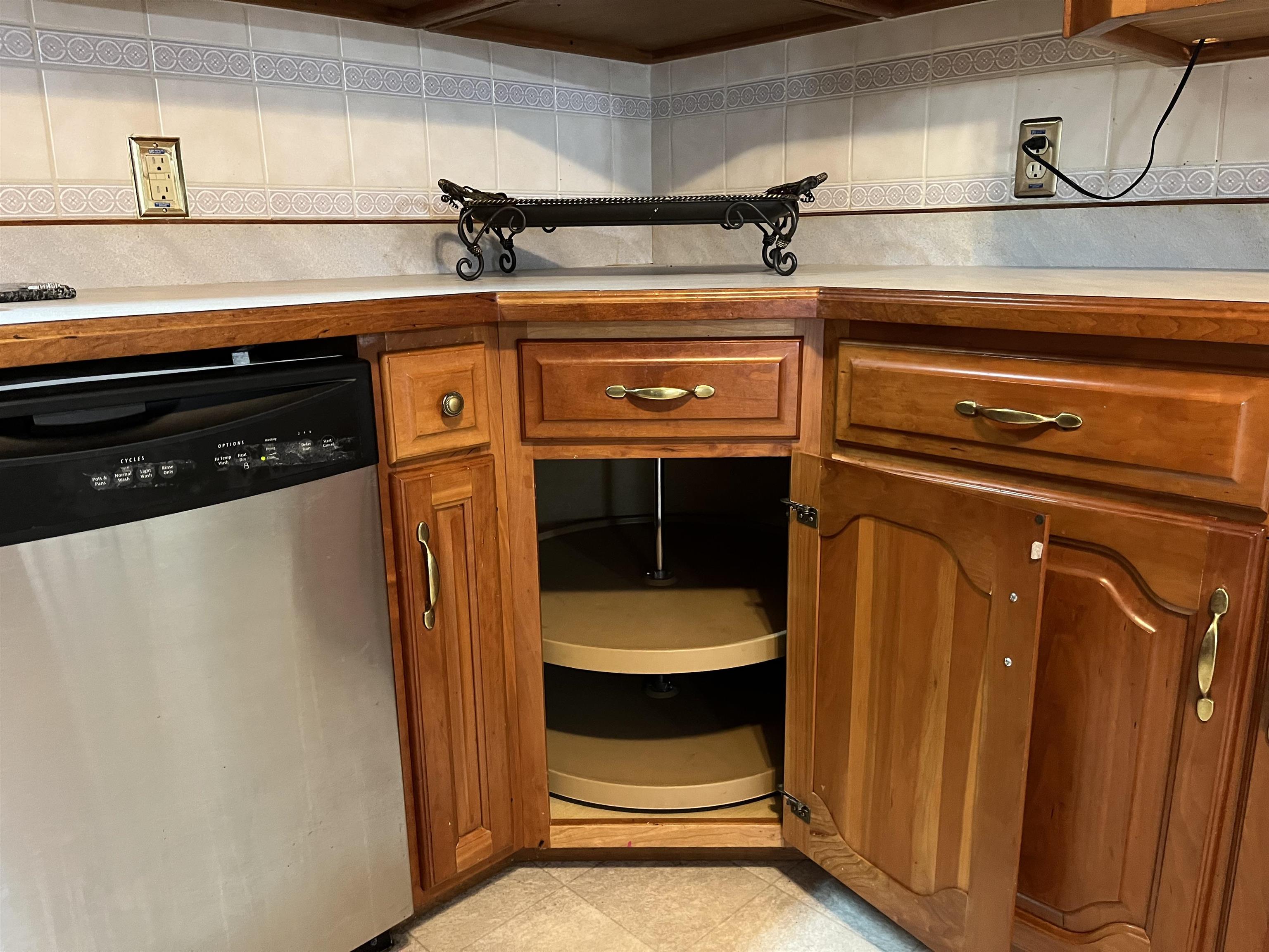 2425 Windsor Ave, Owensboro, Kentucky 42301, 3 Bedrooms Bedrooms, ,2 BathroomsBathrooms,Single Family Residence,For Sale,Windsor Ave,87764