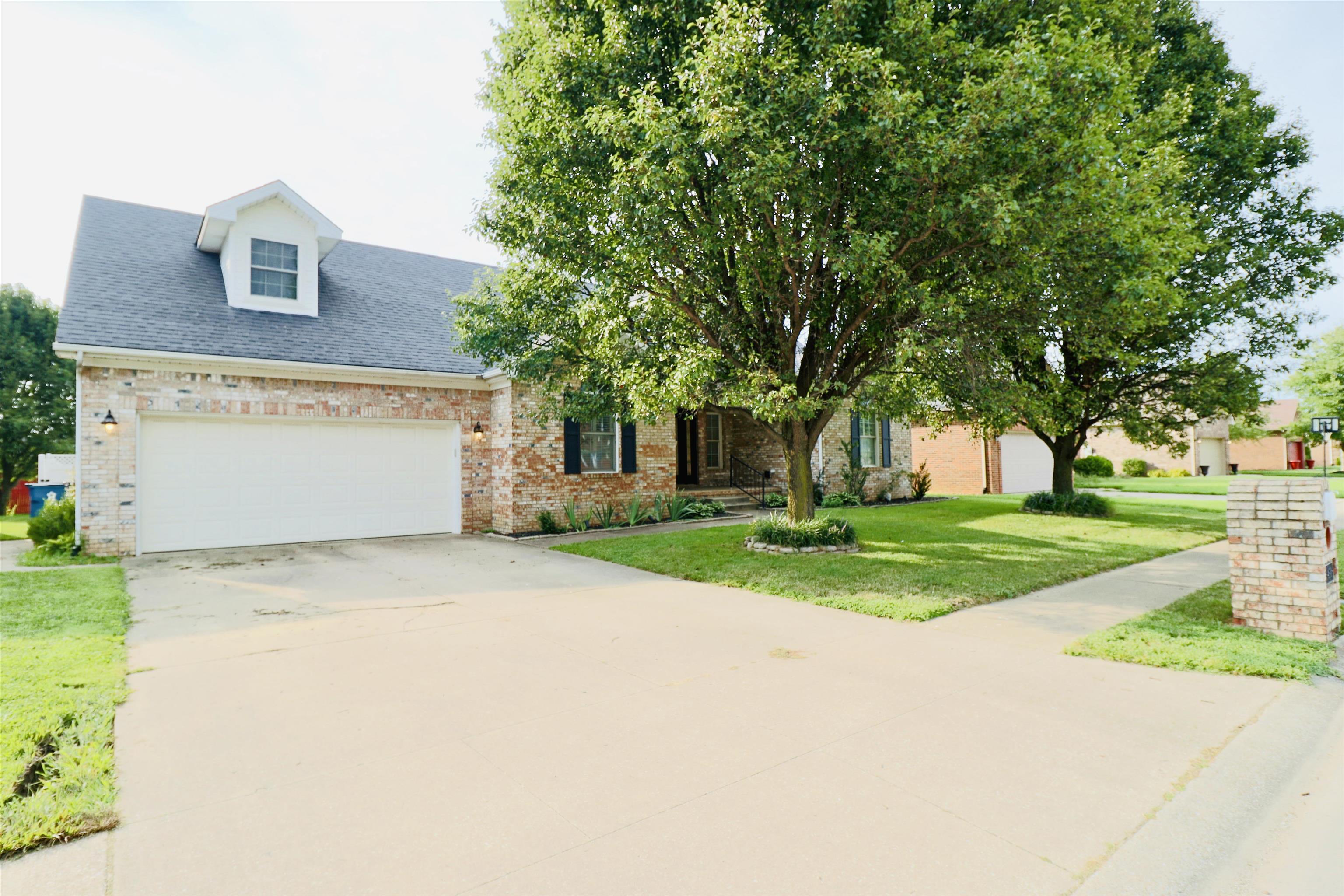 430 Graystone, Owensboro, Kentucky 42301, 4 Bedrooms Bedrooms, ,2 BathroomsBathrooms,Single Family Residence,For Sale,Graystone,87766