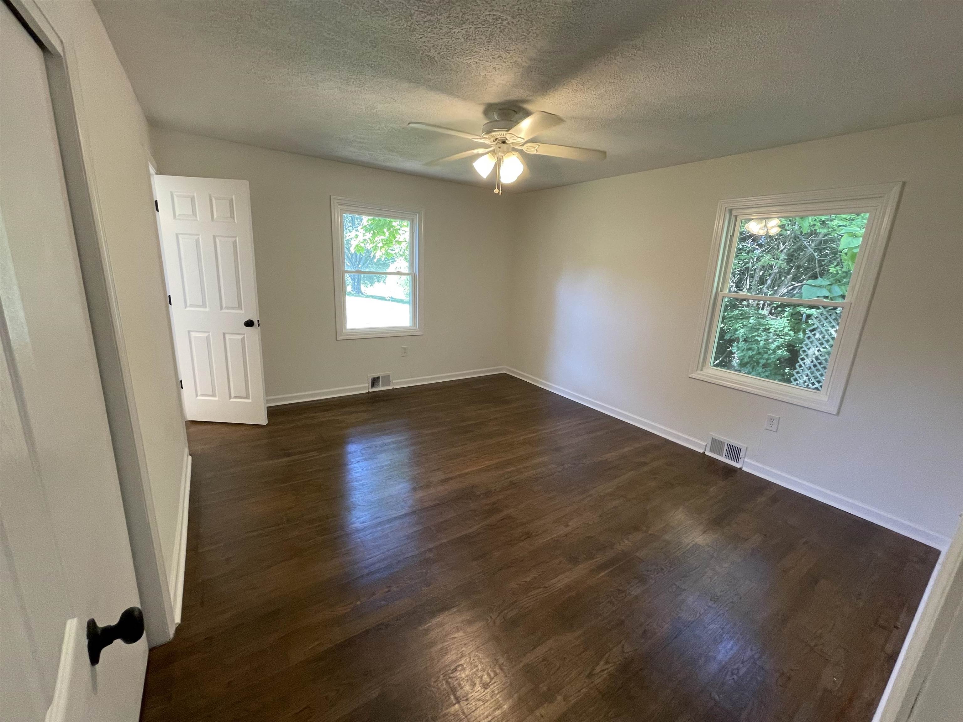 520 Main St, Island, Kentucky 42350, 4 Bedrooms Bedrooms, ,2 BathroomsBathrooms,Single Family Residence,For Sale,Main St,87774