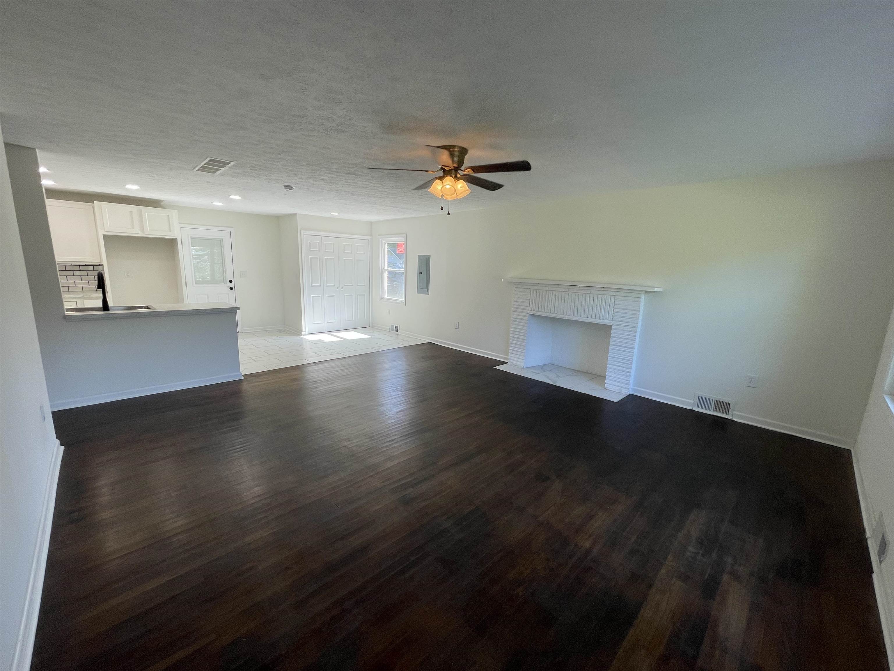 520 Main St, Island, Kentucky 42350, 4 Bedrooms Bedrooms, ,2 BathroomsBathrooms,Single Family Residence,For Sale,Main St,87774