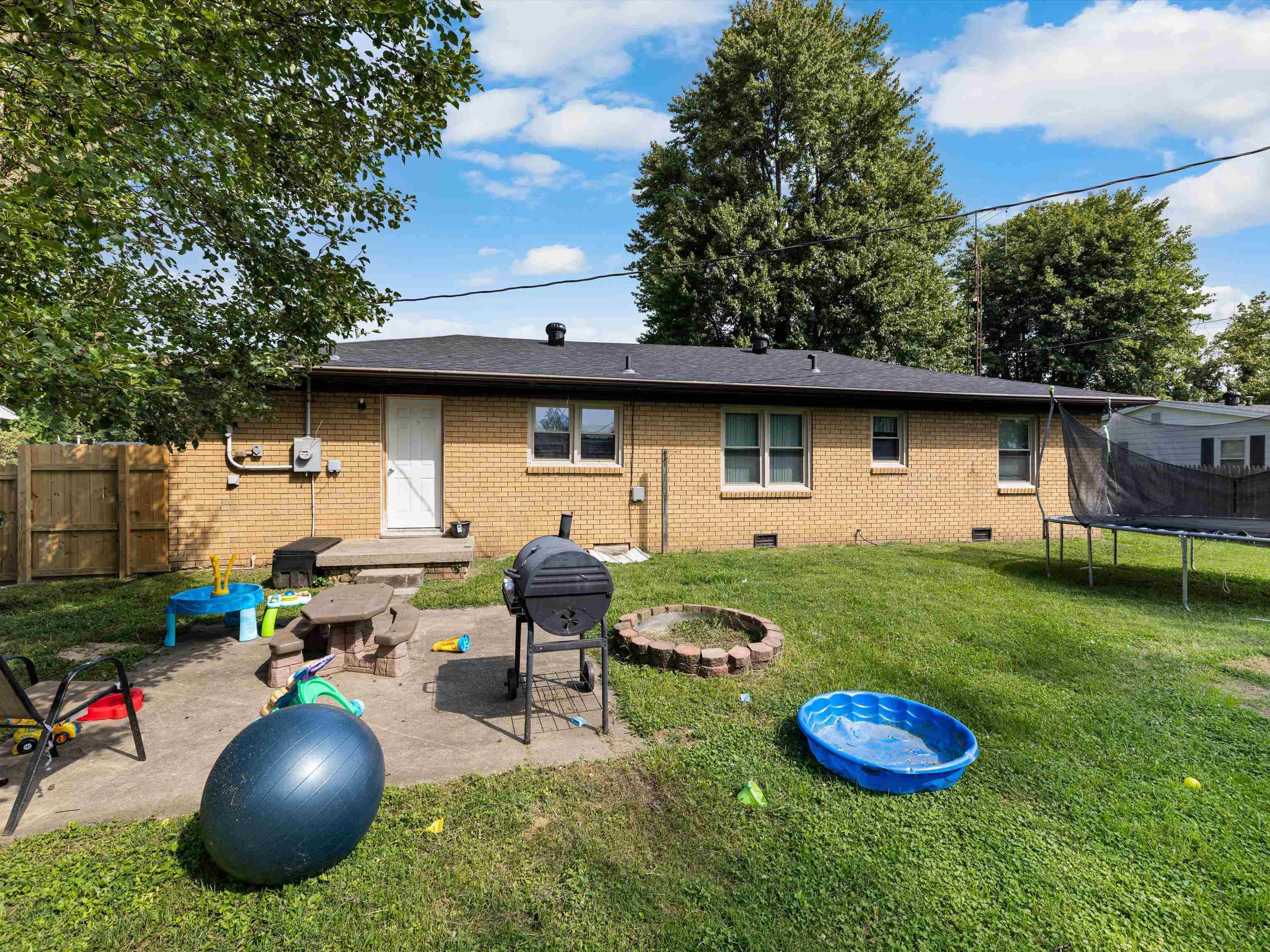 255 Homer Young St, Lewisport, Kentucky 42351, 3 Bedrooms Bedrooms, ,1 BathroomBathrooms,Single Family Residence,For Sale,Homer Young St,87797