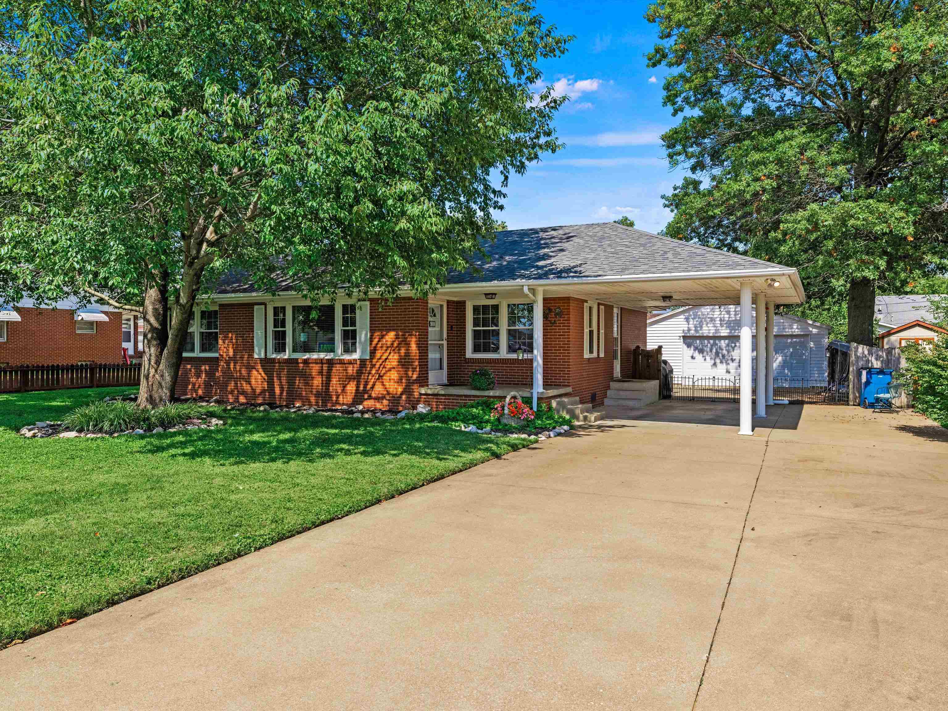 271 Cinderella Drive, Owensboro, Kentucky 42303-0248, 3 Bedrooms Bedrooms, ,2 BathroomsBathrooms,Single Family Residence,For Sale,Cinderella Drive,87808