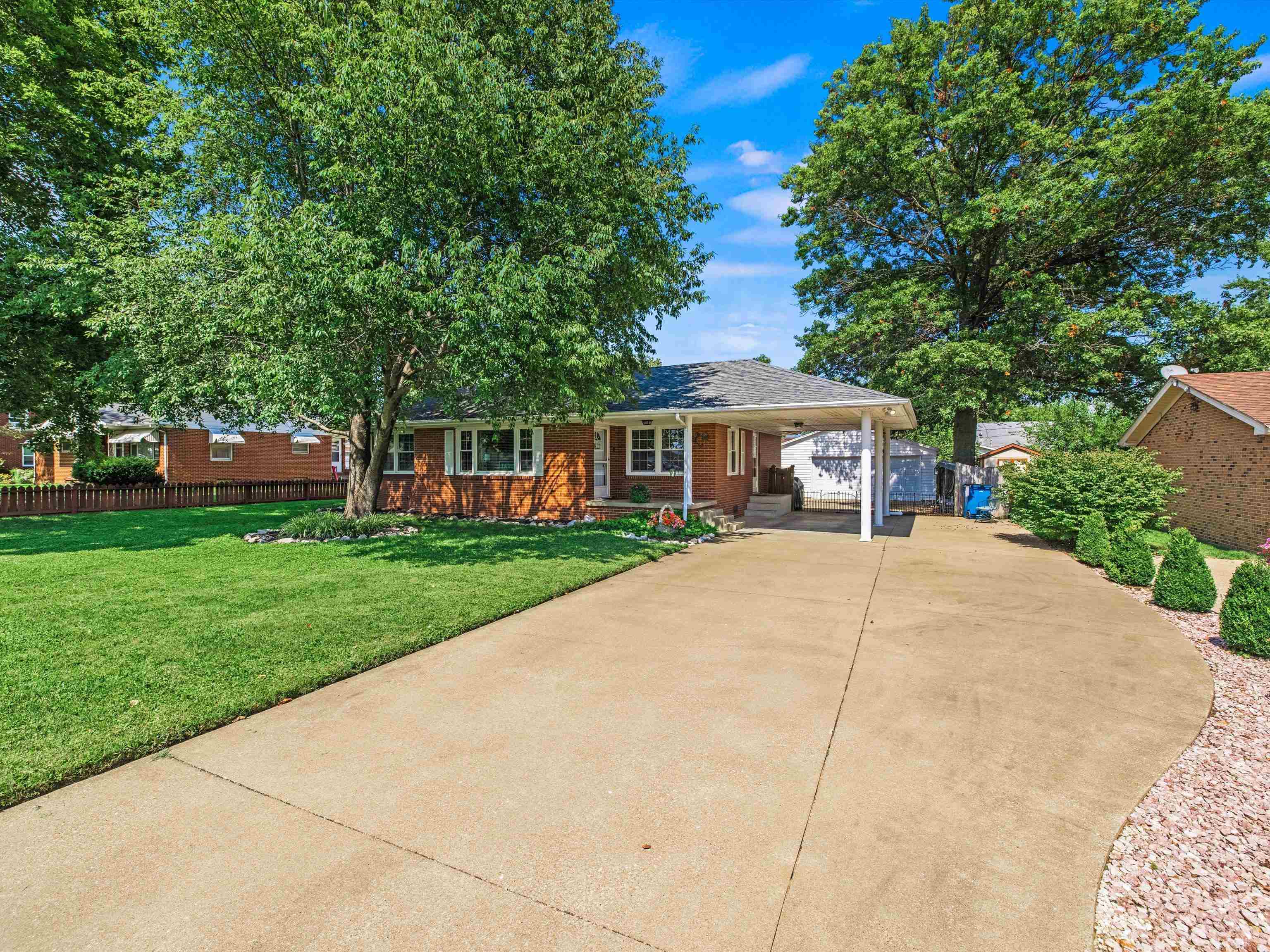 271 Cinderella Drive, Owensboro, Kentucky 42303-0248, 3 Bedrooms Bedrooms, ,2 BathroomsBathrooms,Single Family Residence,For Sale,Cinderella Drive,87808