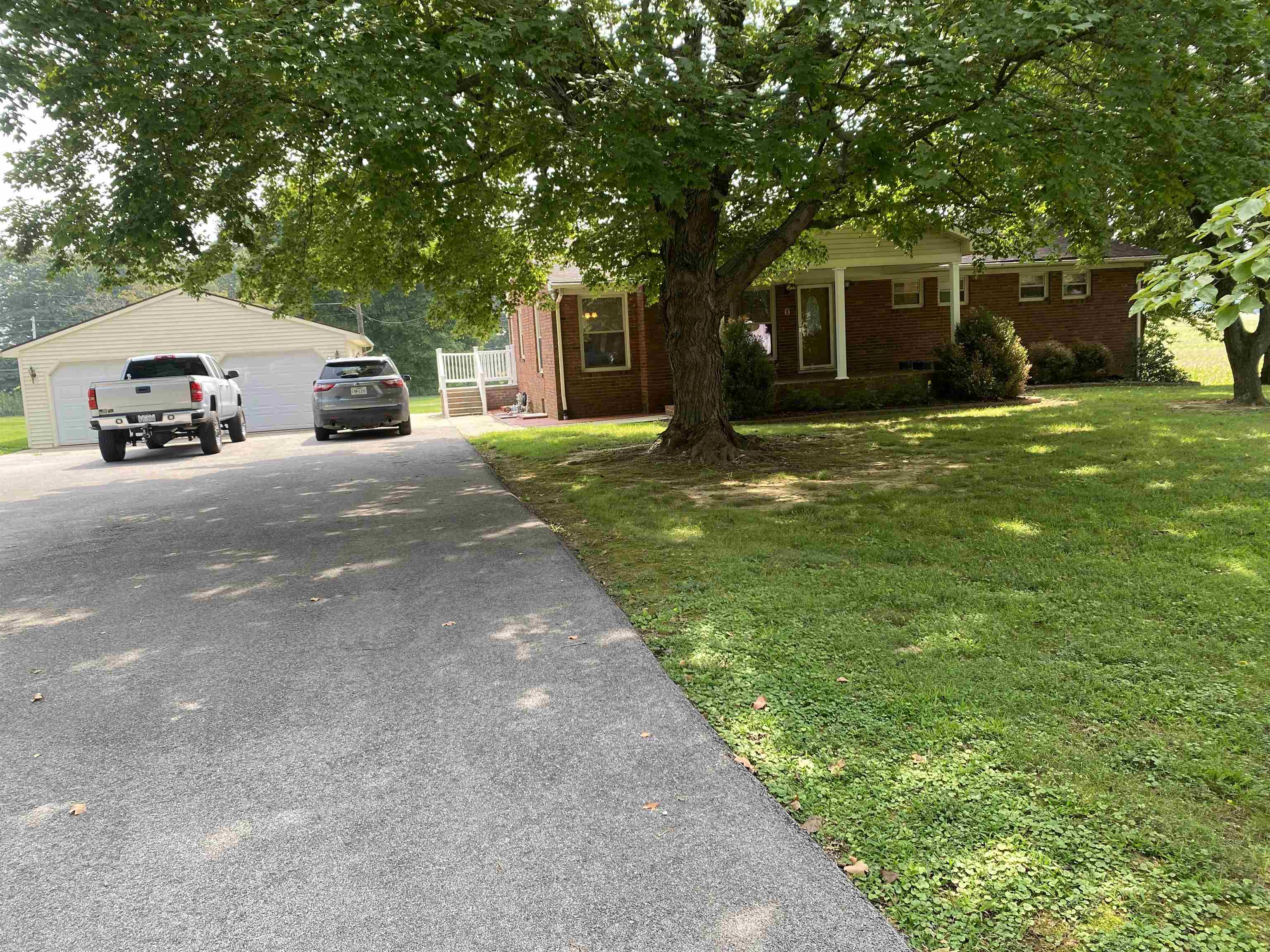 5540 Graham Lane, Owensboro, Kentucky 42303, 4 Bedrooms Bedrooms, ,2 BathroomsBathrooms,Single Family Residence,For Sale,Graham Lane,87820