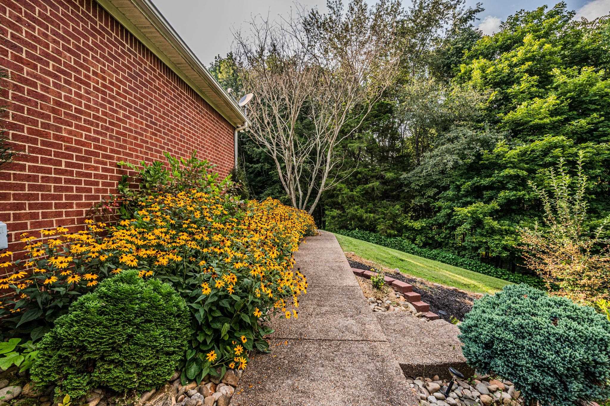 470 Goss Parrish Road, Bowling Green, Kentucky 42103, 4 Bedrooms Bedrooms, ,3 BathroomsBathrooms,Single Family Residence,For Sale,Goss Parrish Road,87831