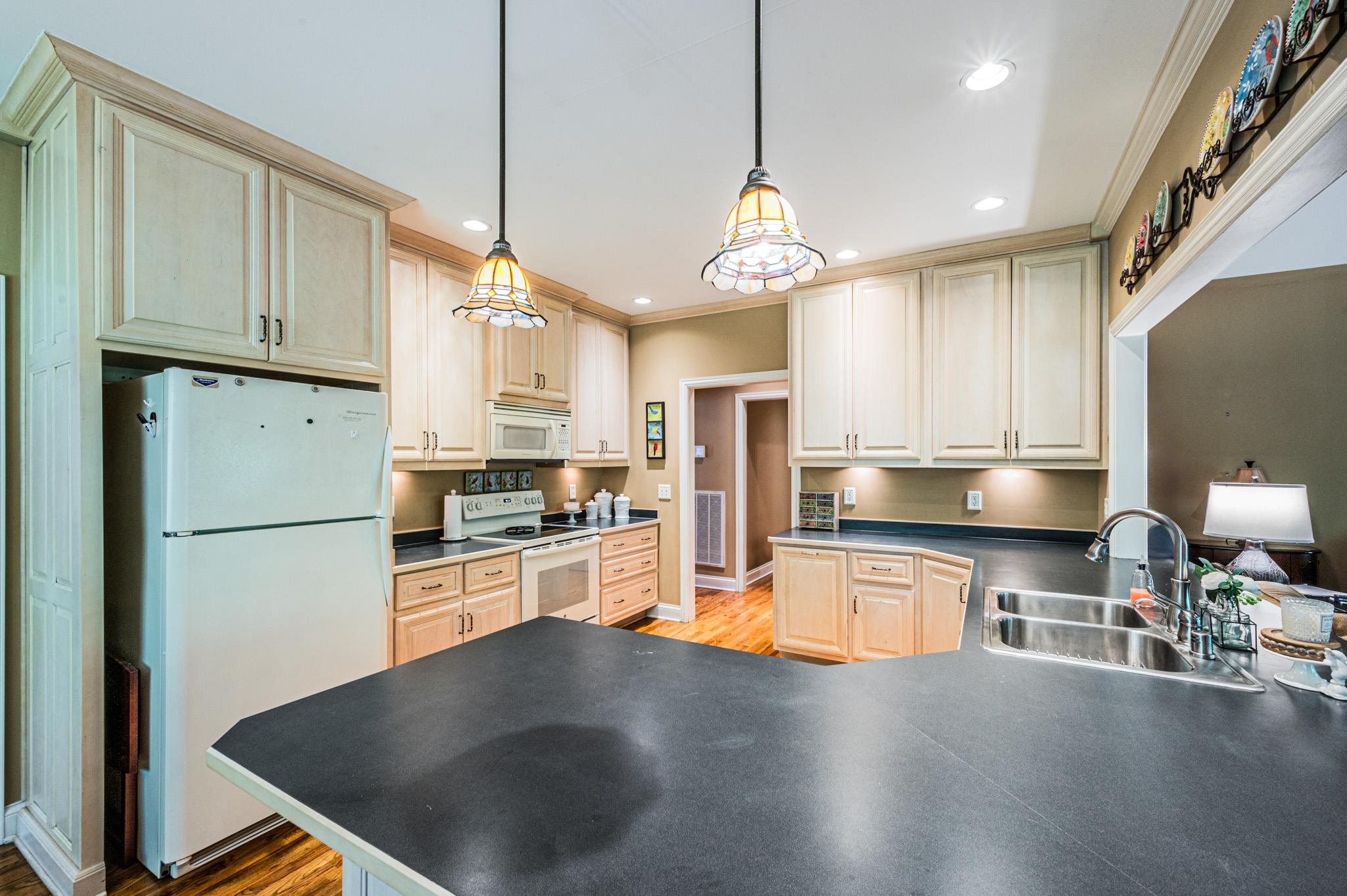 470 Goss Parrish Road, Bowling Green, Kentucky 42103, 4 Bedrooms Bedrooms, ,3 BathroomsBathrooms,Single Family Residence,For Sale,Goss Parrish Road,87831