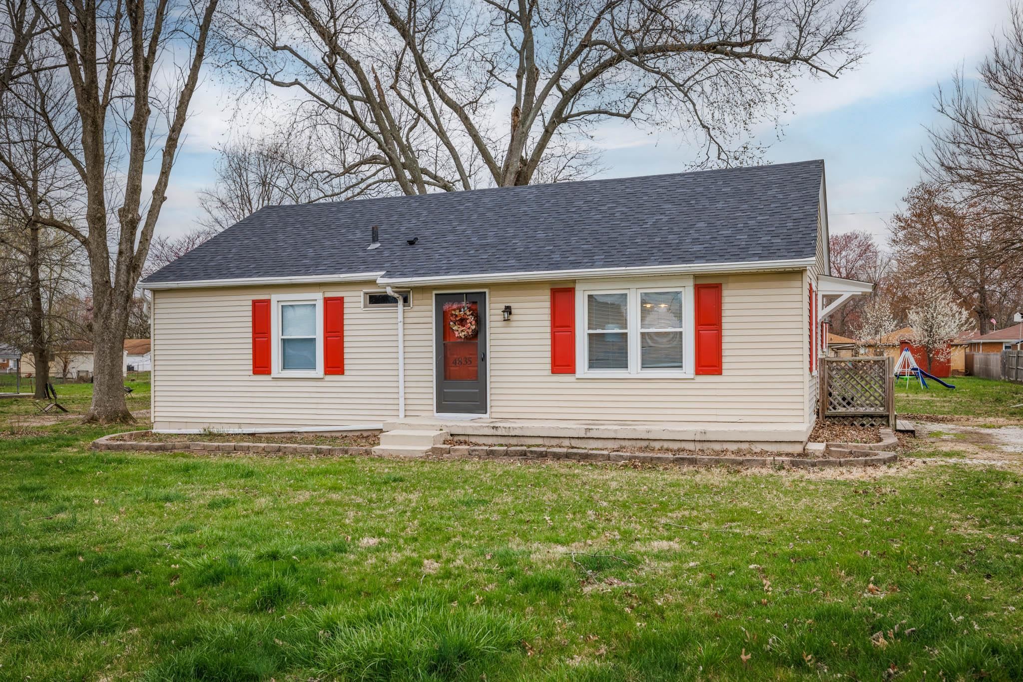 4835 Graham Ln, Owensboro, Kentucky 42303, 3 Bedrooms Bedrooms, ,1 BathroomBathrooms,Single Family Residence,For Sale,Graham Ln,87838