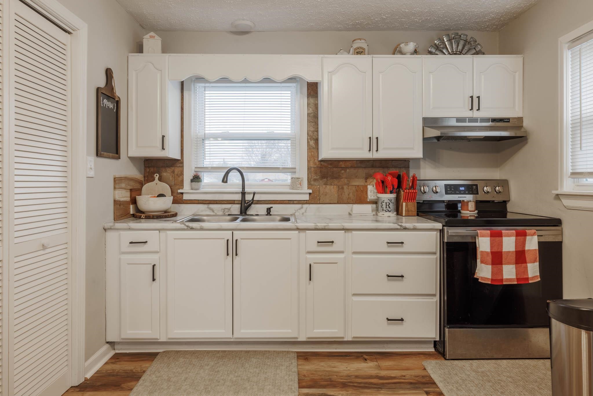 4835 Graham Ln, Owensboro, Kentucky 42303, 3 Bedrooms Bedrooms, ,1 BathroomBathrooms,Single Family Residence,For Sale,Graham Ln,87838