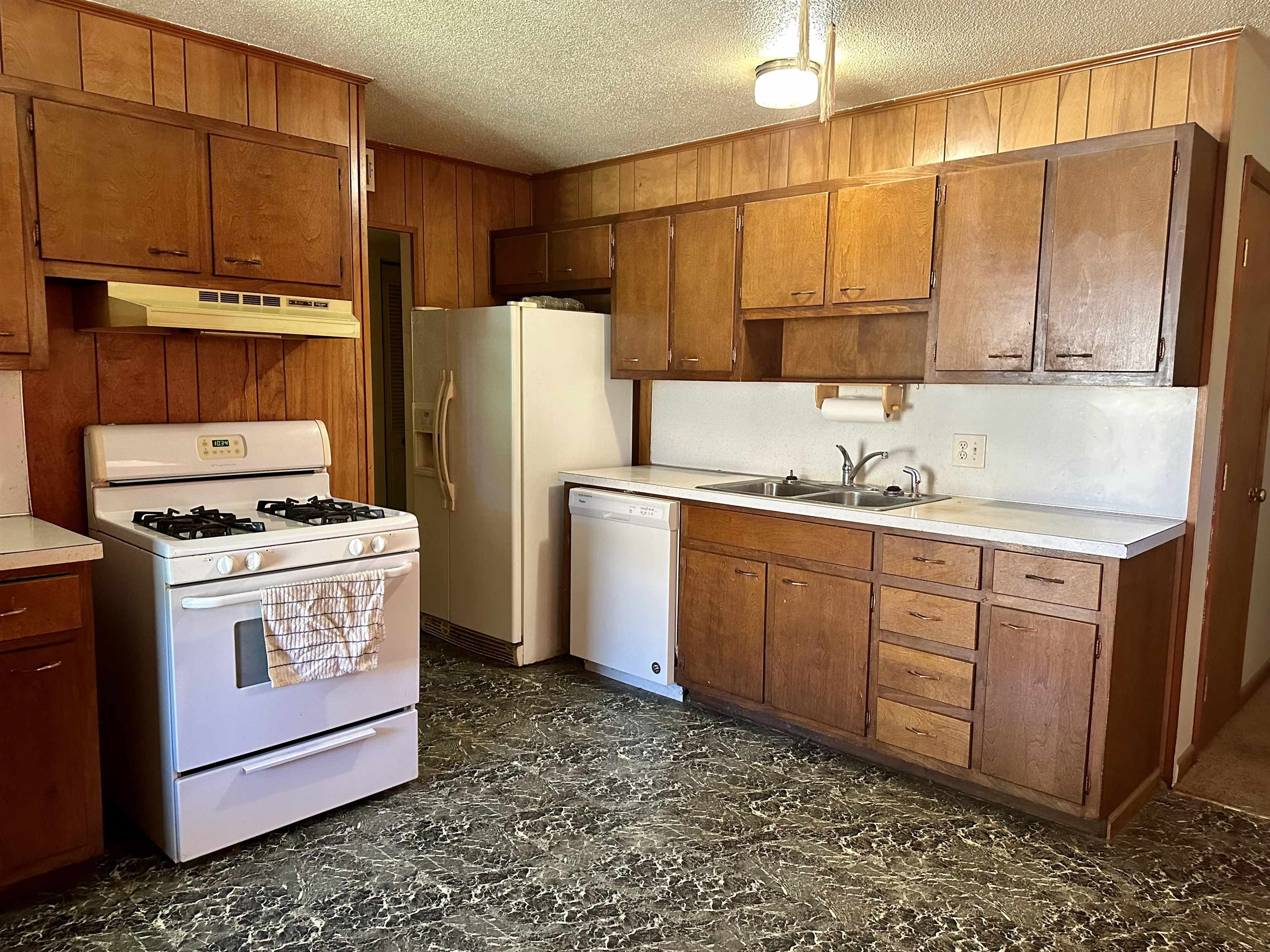 2915 Yosemite Drive, Owensboro, Kentucky 42301, 3 Bedrooms Bedrooms, ,1 BathroomBathrooms,Single Family Residence,For Sale,Yosemite Drive,87839