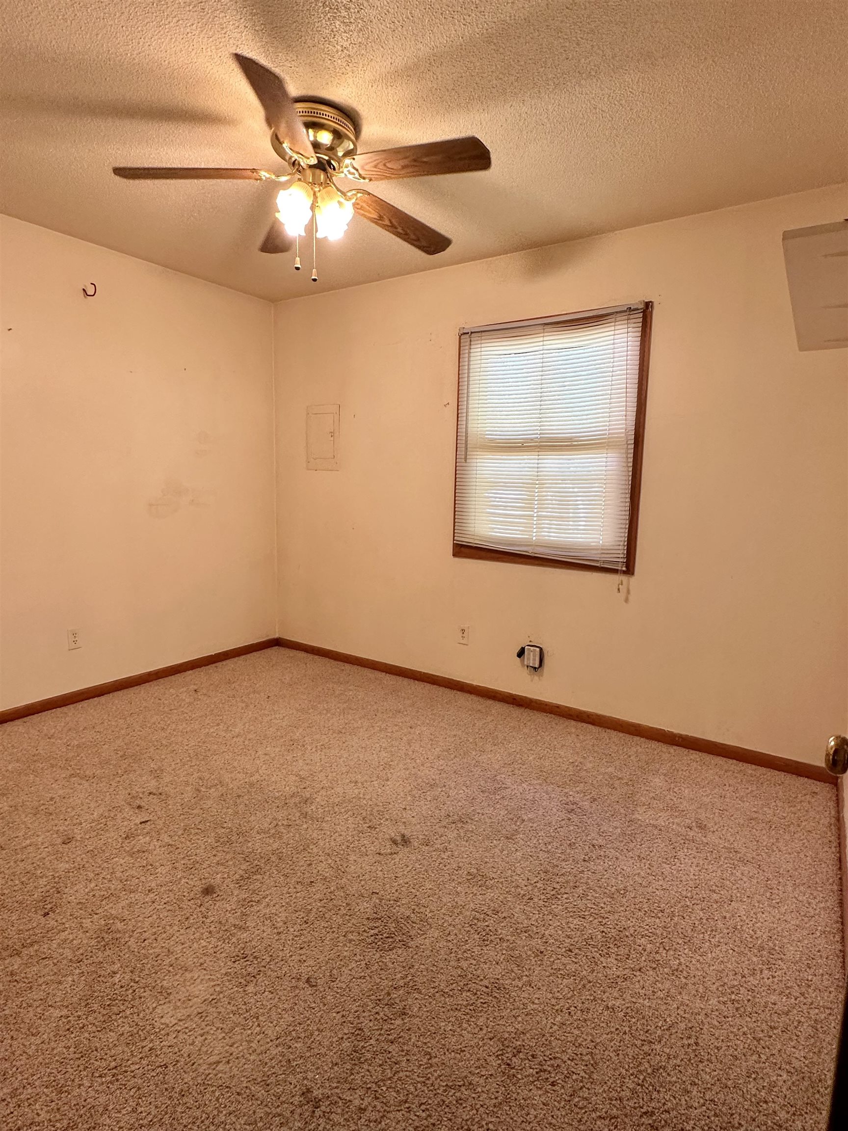 2915 Yosemite Drive, Owensboro, Kentucky 42301, 3 Bedrooms Bedrooms, ,1 BathroomBathrooms,Single Family Residence,For Sale,Yosemite Drive,87839