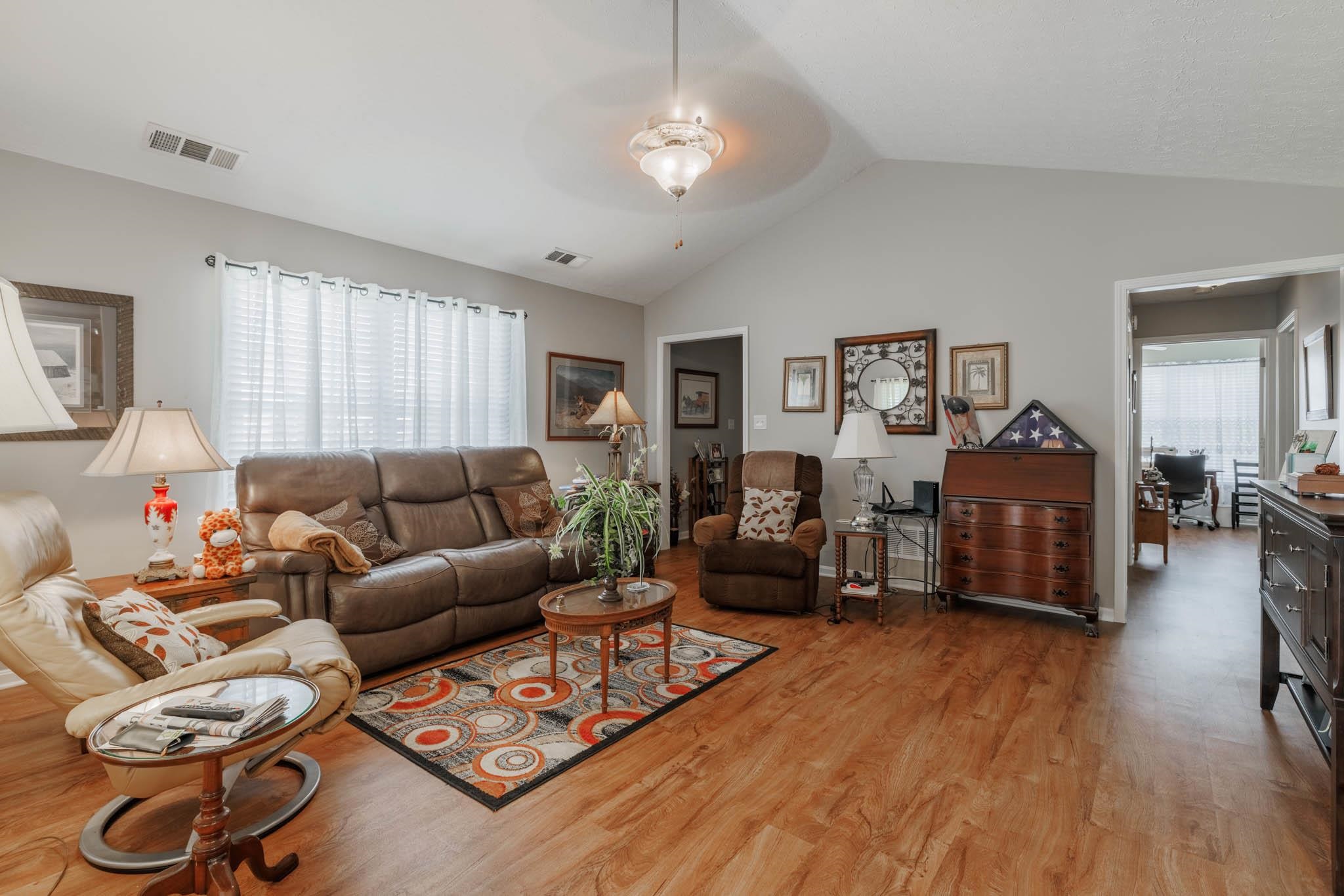 2512 Triple Crown Way, Owensboro, Kentucky 42301, 2 Bedrooms Bedrooms, ,2 BathroomsBathrooms,Single Family Residence,For Sale,Triple Crown Way,87851
