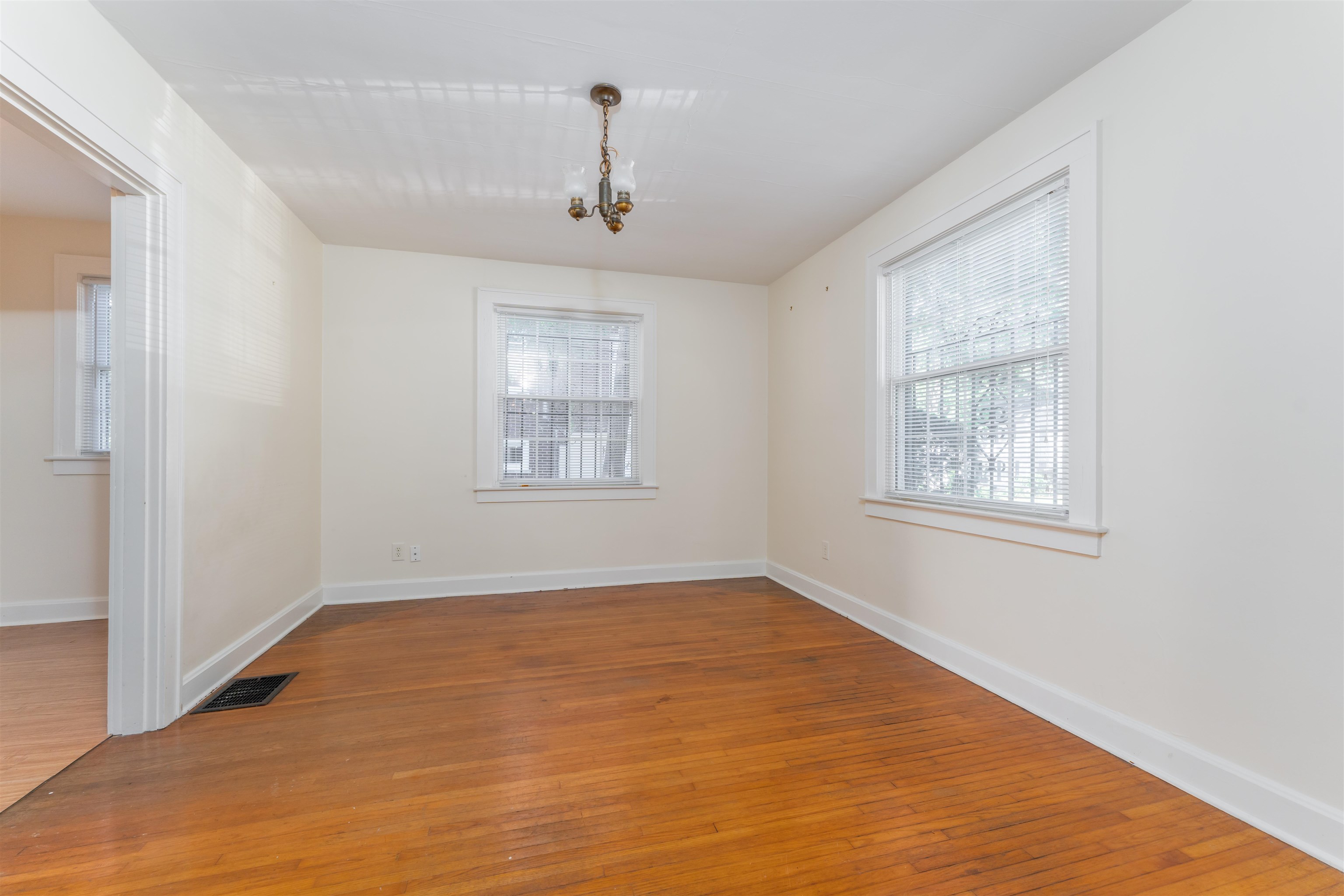1630 Walnut Street, Owensboro, Kentucky 42301, 1 Bedroom Bedrooms, ,1 BathroomBathrooms,Single Family Residence,For Sale,Walnut Street,87855