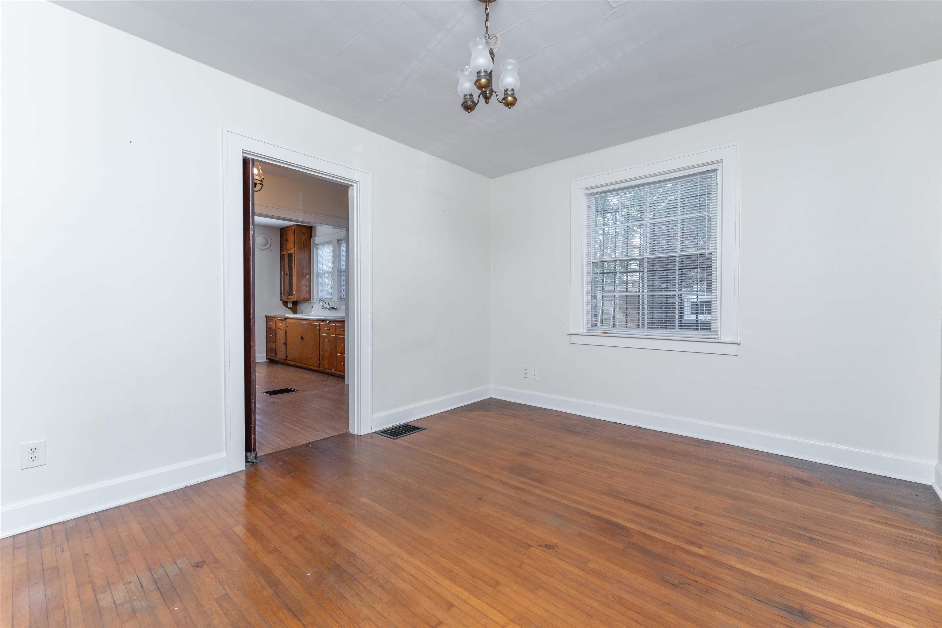 1630 Walnut Street, Owensboro, Kentucky 42301, 1 Bedroom Bedrooms, ,1 BathroomBathrooms,Single Family Residence,For Sale,Walnut Street,87855