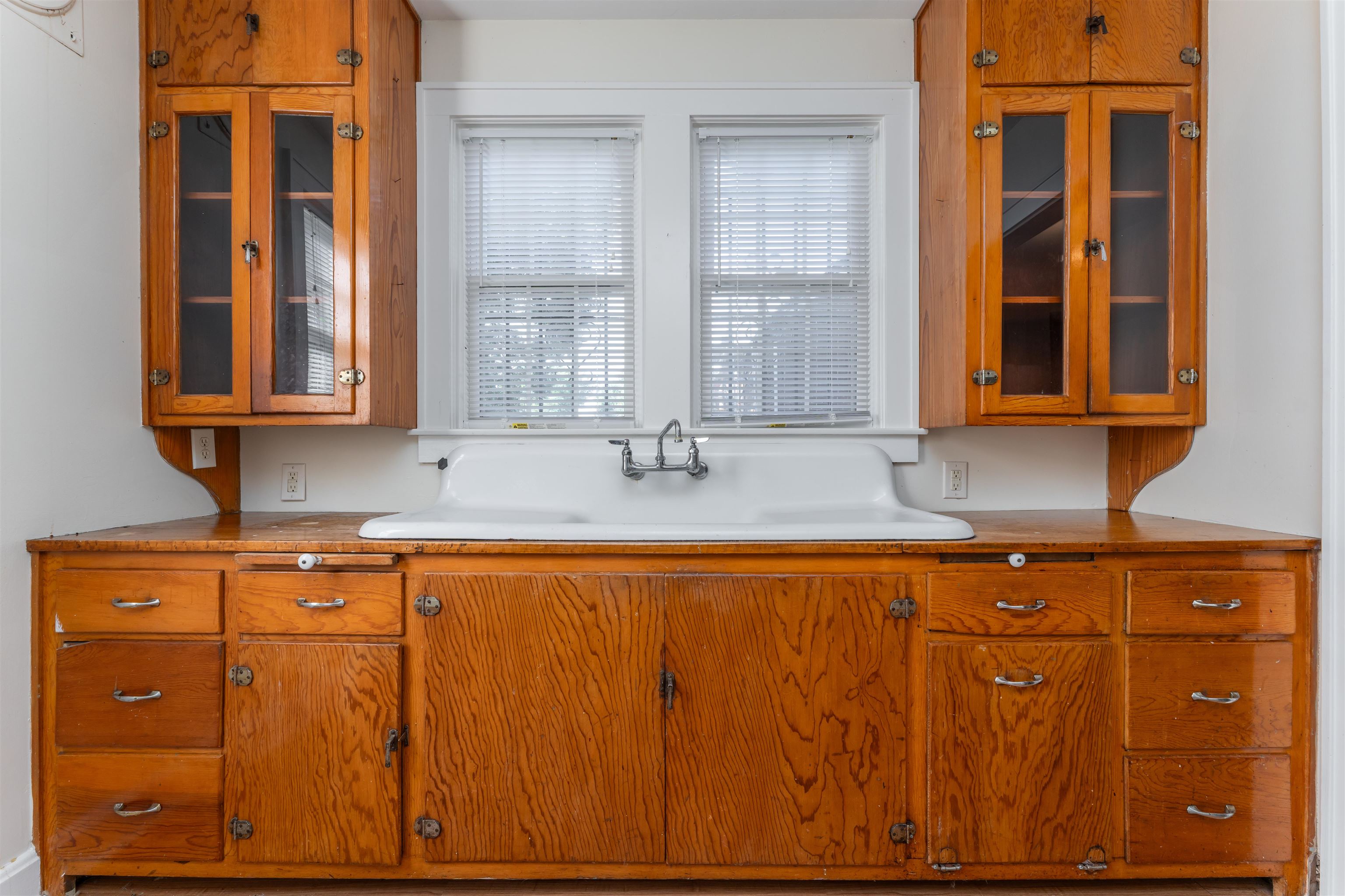 1630 Walnut Street, Owensboro, Kentucky 42301, 1 Bedroom Bedrooms, ,1 BathroomBathrooms,Single Family Residence,For Sale,Walnut Street,87855