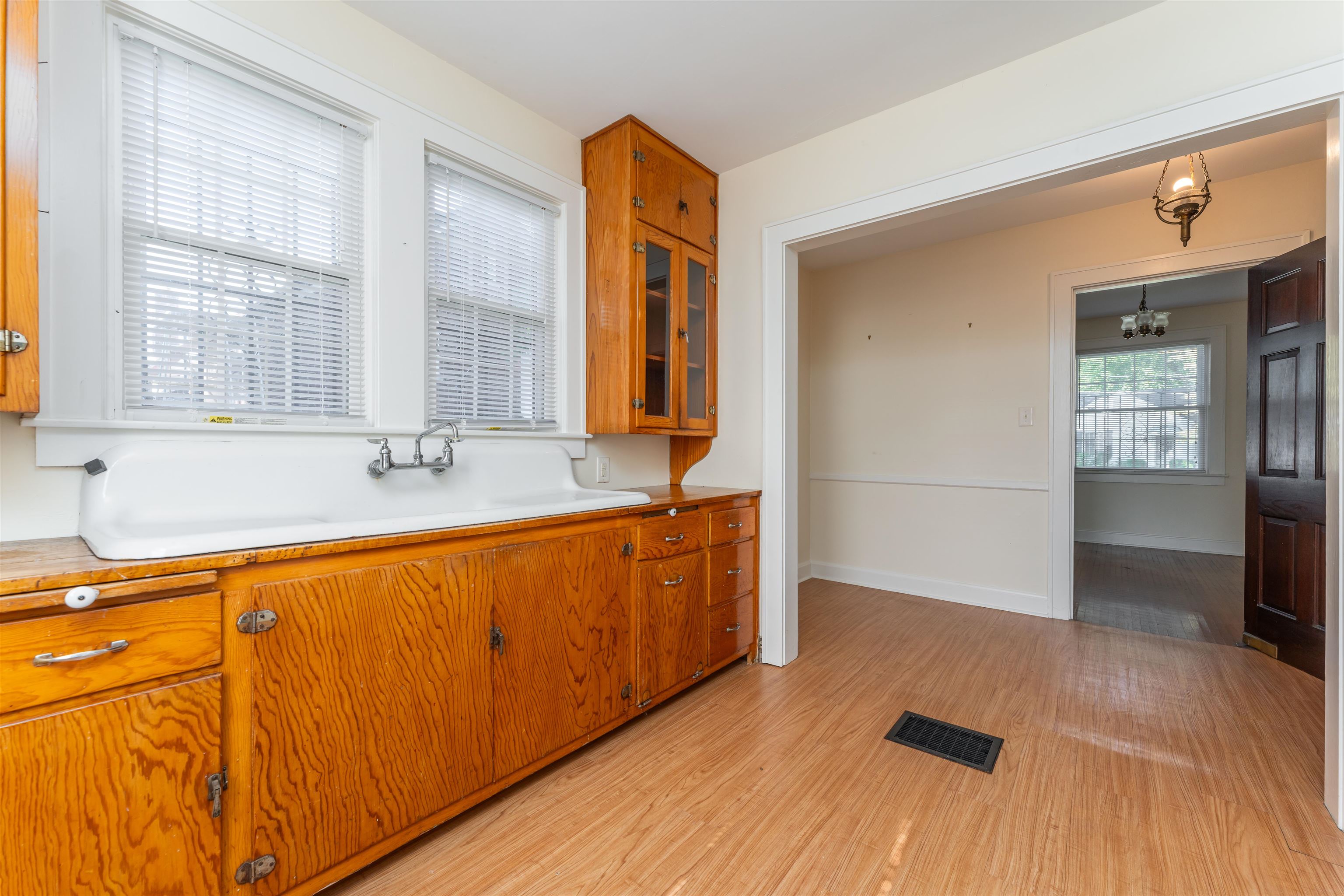1630 Walnut Street, Owensboro, Kentucky 42301, 1 Bedroom Bedrooms, ,1 BathroomBathrooms,Single Family Residence,For Sale,Walnut Street,87855