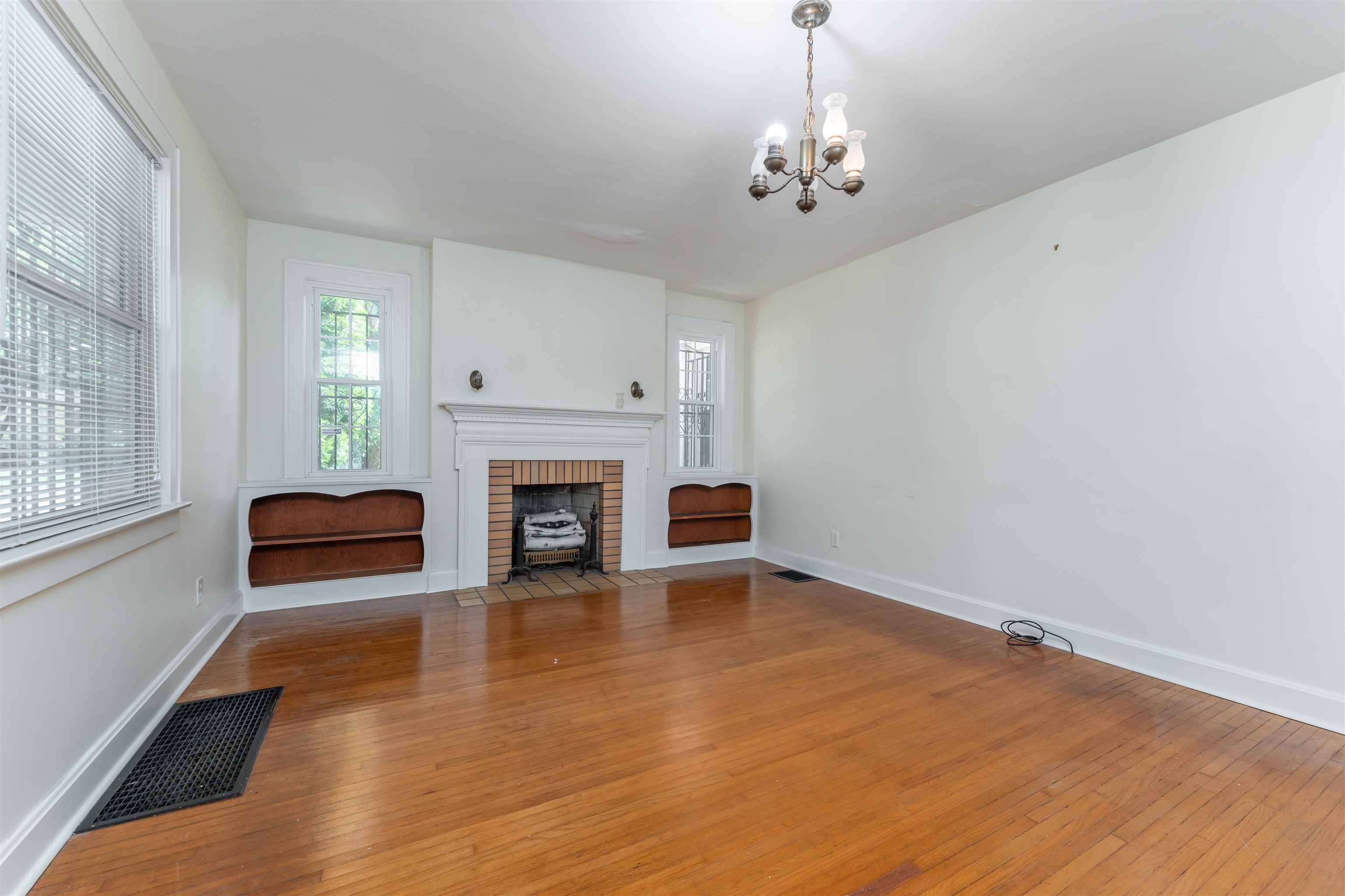 1630 Walnut Street, Owensboro, Kentucky 42301, 1 Bedroom Bedrooms, ,1 BathroomBathrooms,Single Family Residence,For Sale,Walnut Street,87855