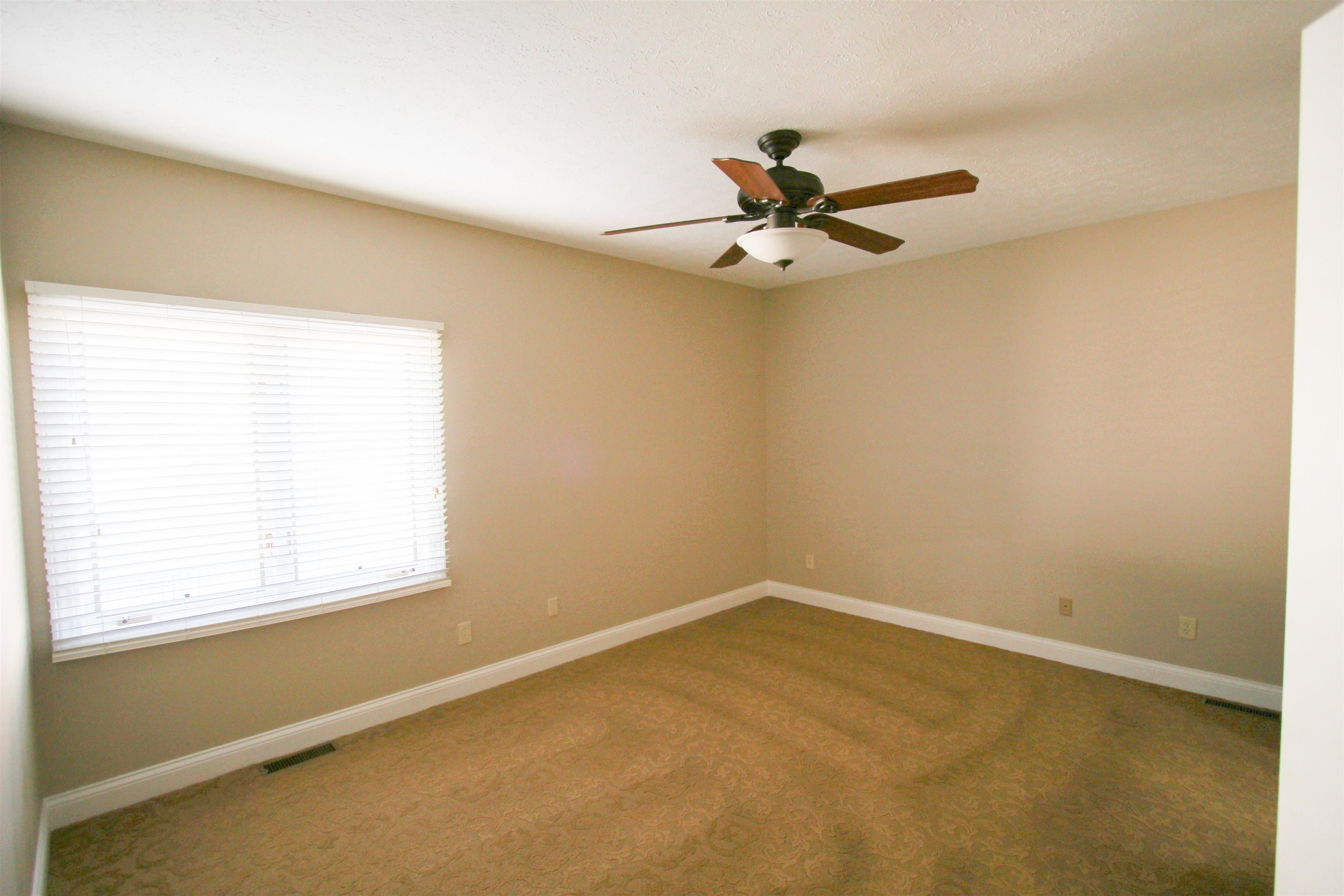 2033 Wimbledon Court, Owensboro, Kentucky 42301, 3 Bedrooms Bedrooms, ,2 BathroomsBathrooms,Single Family Residence,For Sale,Wimbledon Court,87856
