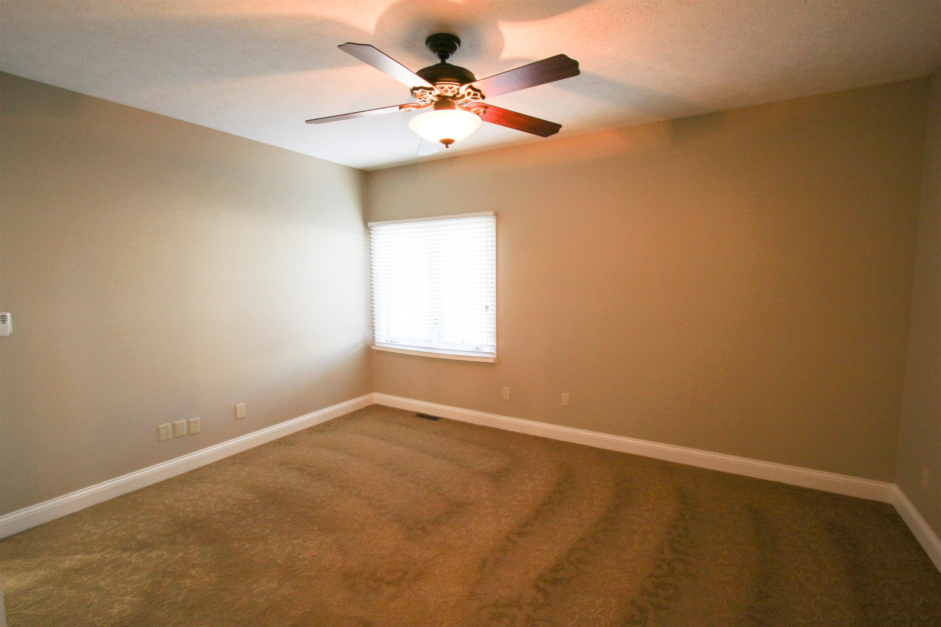2033 Wimbledon Court, Owensboro, Kentucky 42301, 3 Bedrooms Bedrooms, ,2 BathroomsBathrooms,Single Family Residence,For Sale,Wimbledon Court,87856