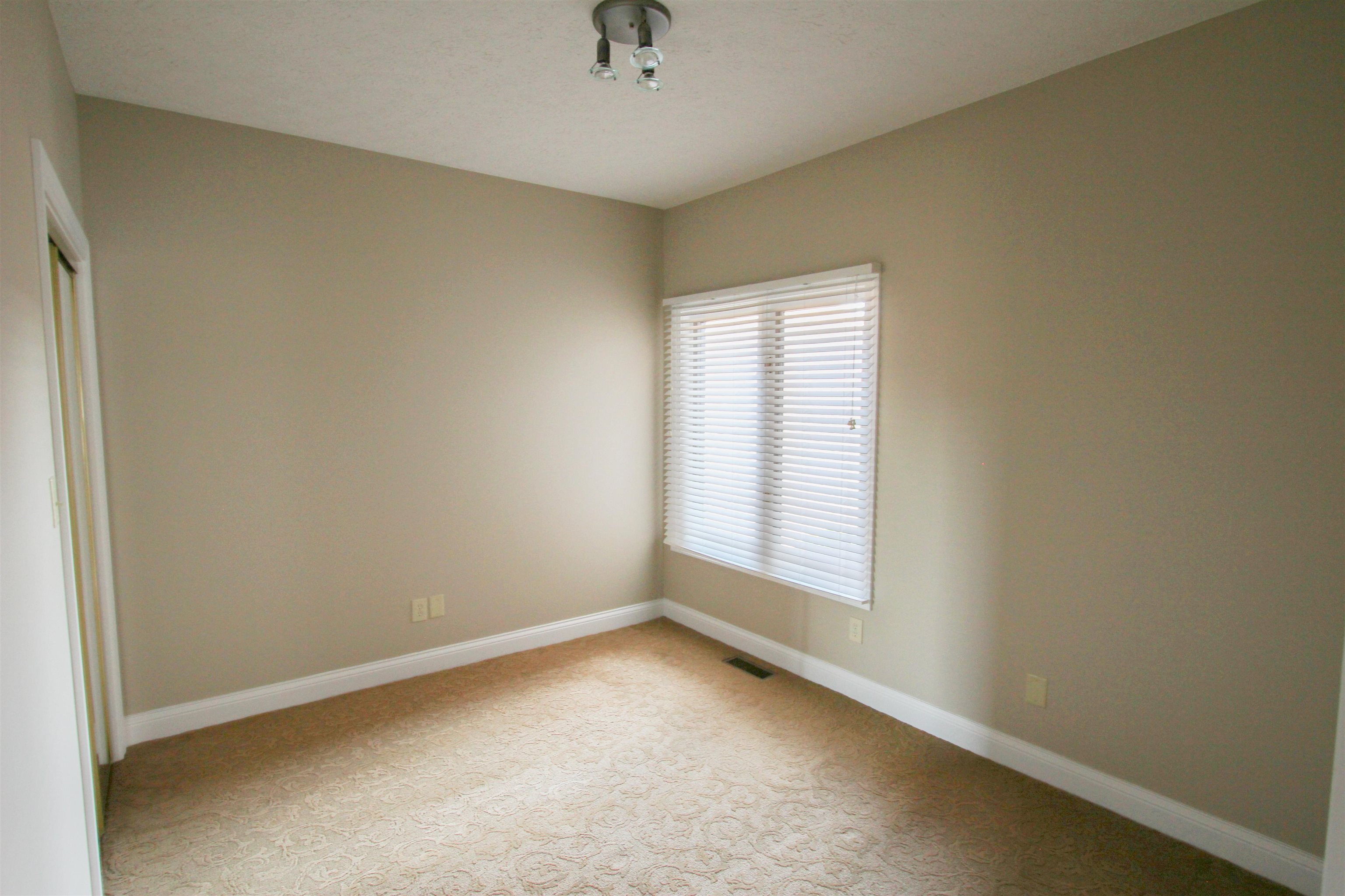 2033 Wimbledon Court, Owensboro, Kentucky 42301, 3 Bedrooms Bedrooms, ,2 BathroomsBathrooms,Single Family Residence,For Sale,Wimbledon Court,87856