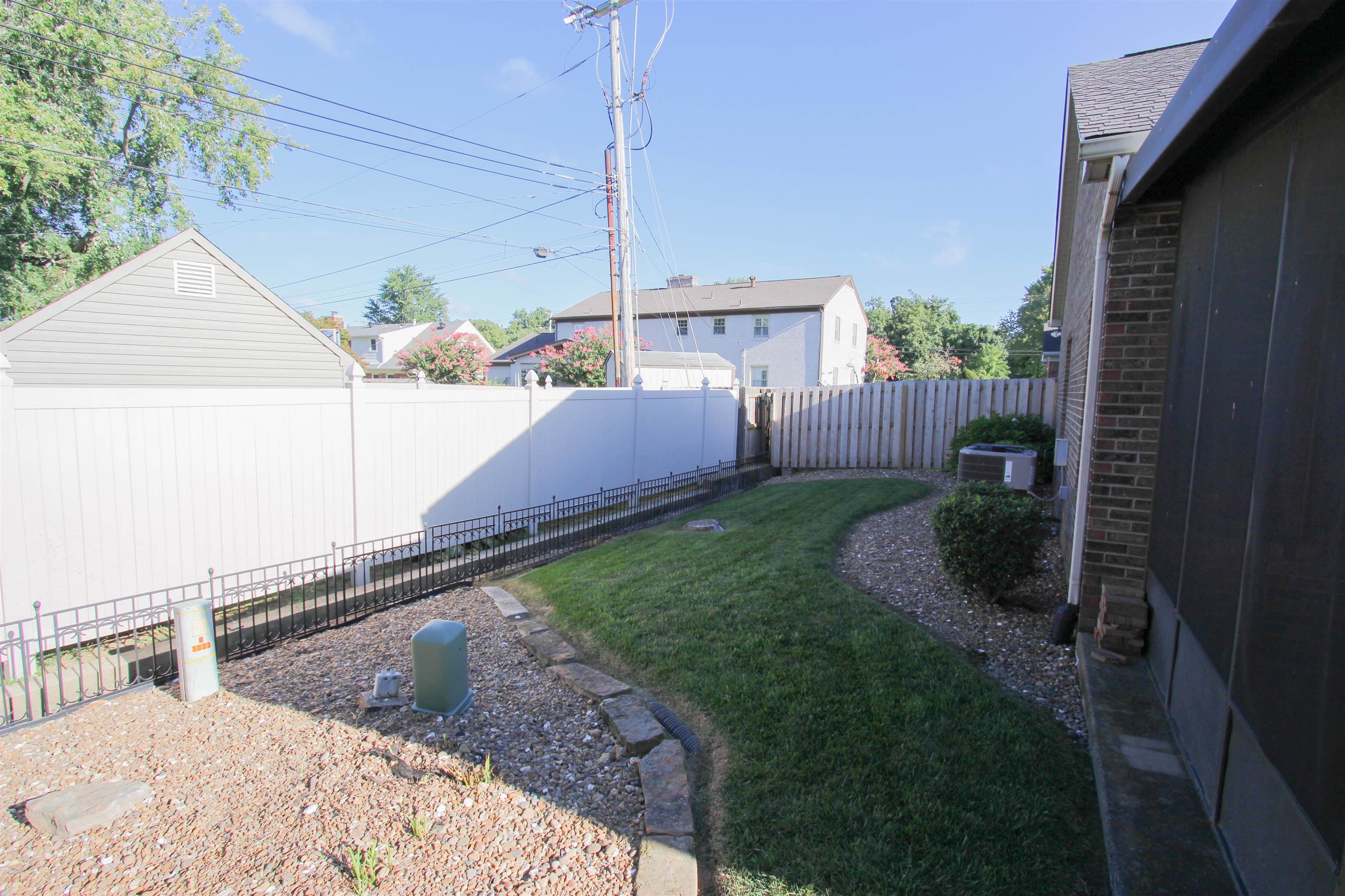 2033 Wimbledon Court, Owensboro, Kentucky 42301, 3 Bedrooms Bedrooms, ,2 BathroomsBathrooms,Single Family Residence,For Sale,Wimbledon Court,87856