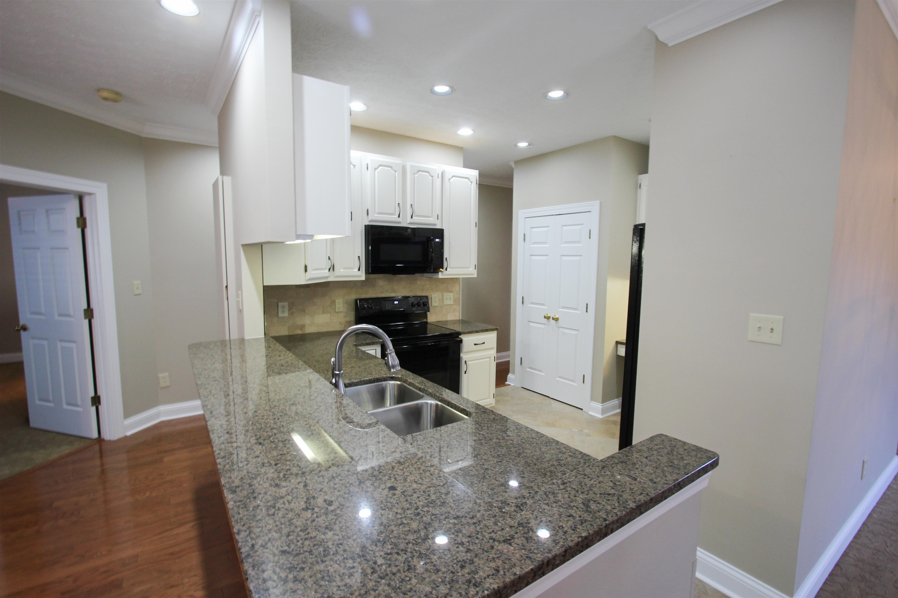 2033 Wimbledon Court, Owensboro, Kentucky 42301, 3 Bedrooms Bedrooms, ,2 BathroomsBathrooms,Single Family Residence,For Sale,Wimbledon Court,87856