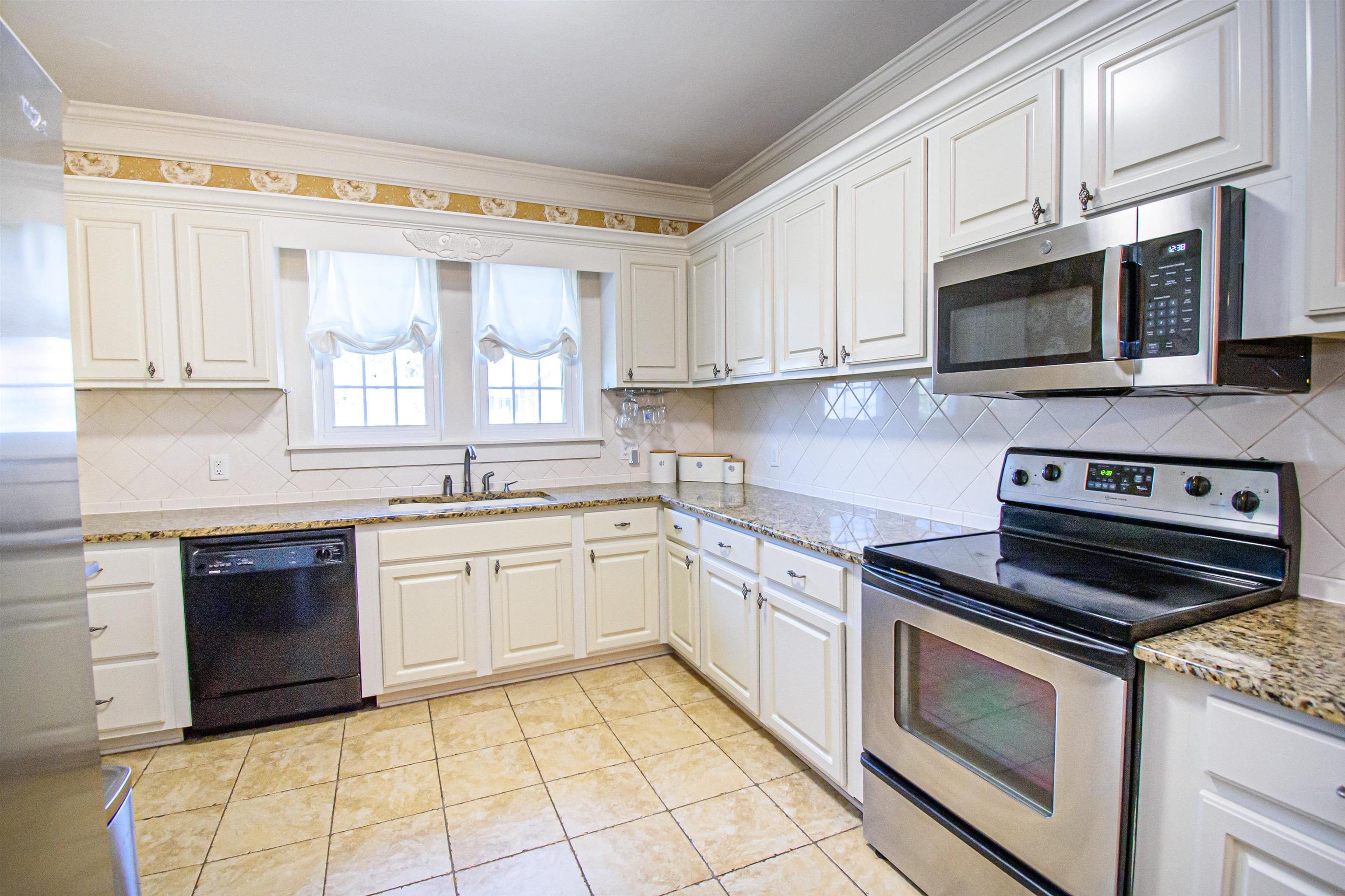 513 Ford Avenue, Owensboro, Kentucky 42301, 3 Bedrooms Bedrooms, ,2 BathroomsBathrooms,Single Family Residence,For Sale,Ford Avenue,87871