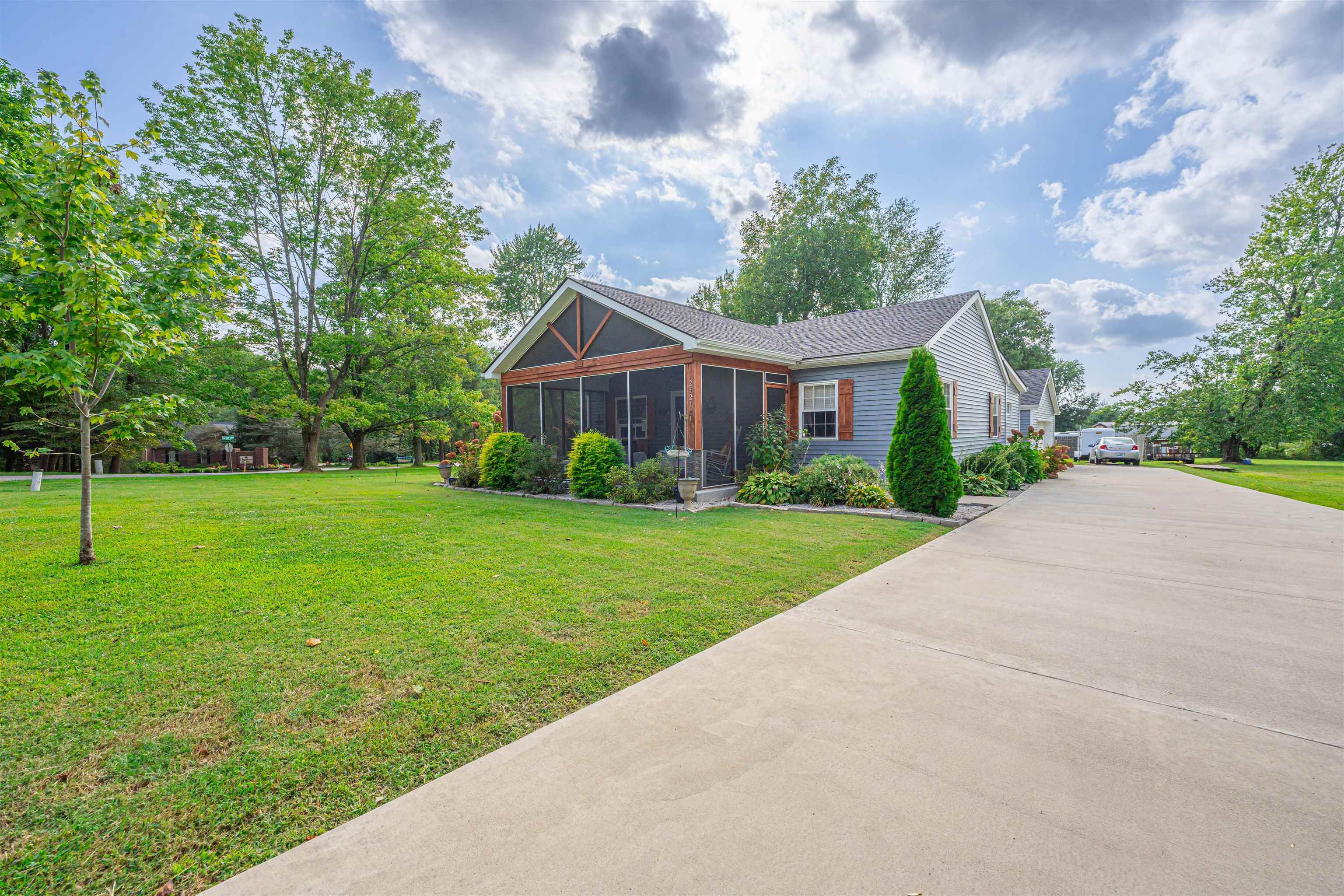 2521 Fairview Spur, Owensboro, Kentucky 42303, 2 Bedrooms Bedrooms, ,2 BathroomsBathrooms,Single Family Residence,For Sale,Fairview Spur,87893