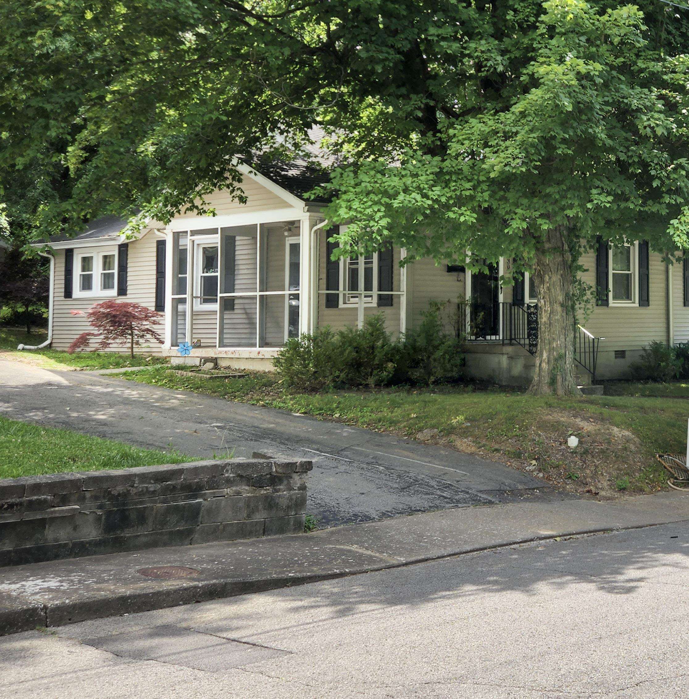 330 Oak Street, Madisonville, Kentucky 42431, 4 Bedrooms Bedrooms, ,2 BathroomsBathrooms,Single Family Residence,For Sale,Oak Street,87894