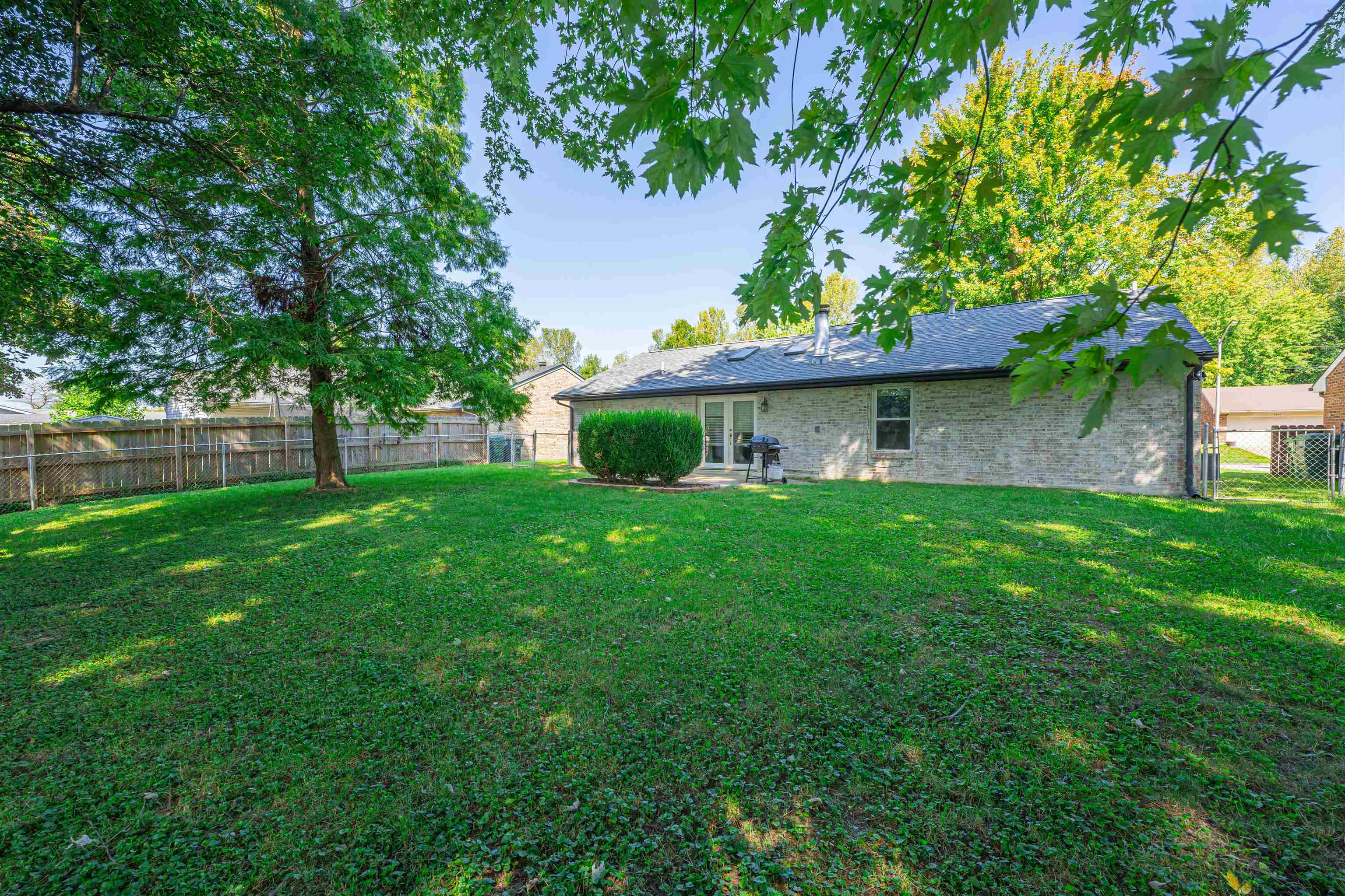 3808 Raintree Drive, Owensboro, Kentucky 42301, 3 Bedrooms Bedrooms, ,2 BathroomsBathrooms,Single Family Residence,For Sale,Raintree Drive,87916