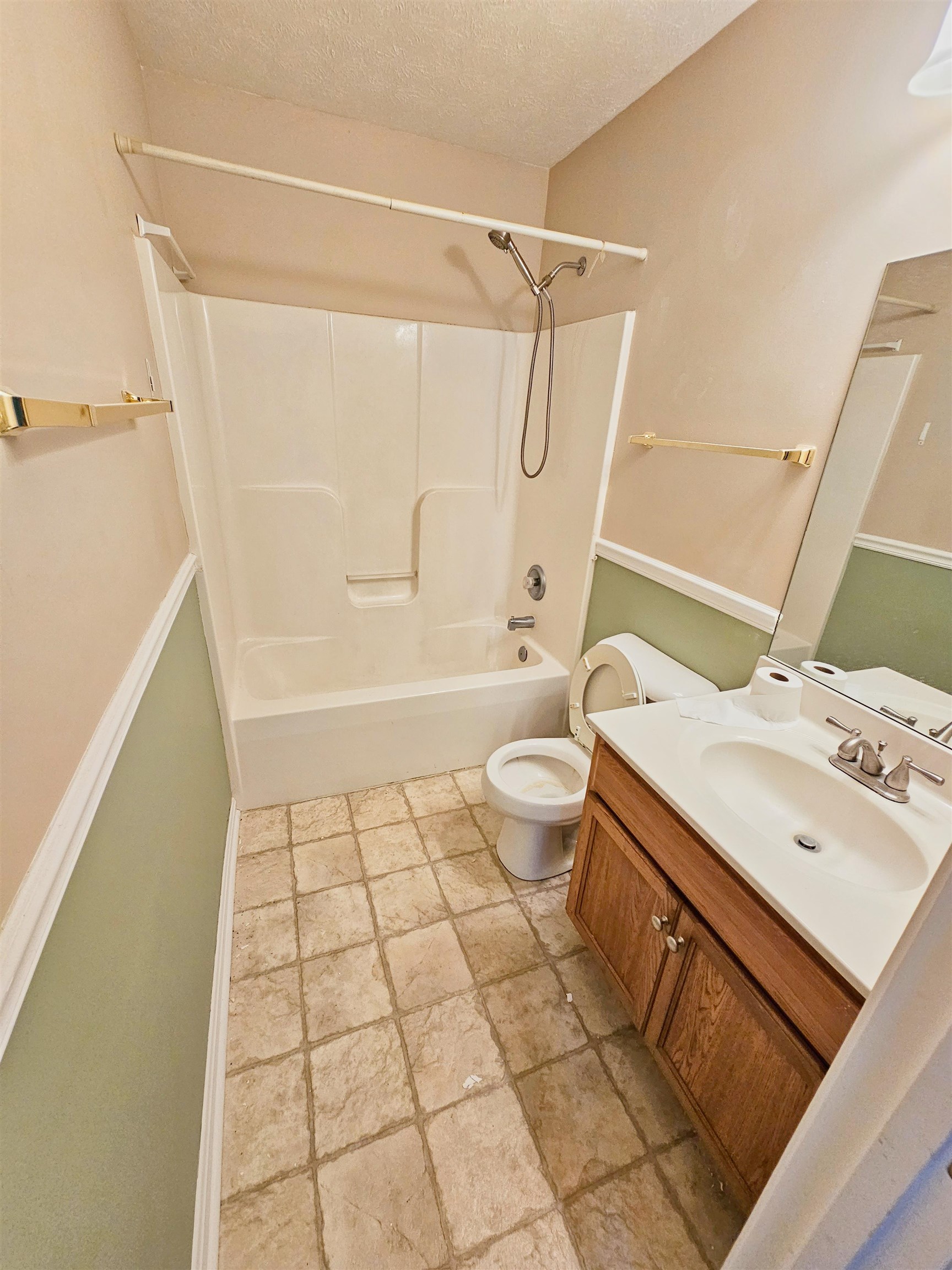128 DERBYSHIRE CT, Radcliff, Kentucky 40160, 3 Bedrooms Bedrooms, ,2 BathroomsBathrooms,Single Family Residence,For Sale,DERBYSHIRE CT,87919