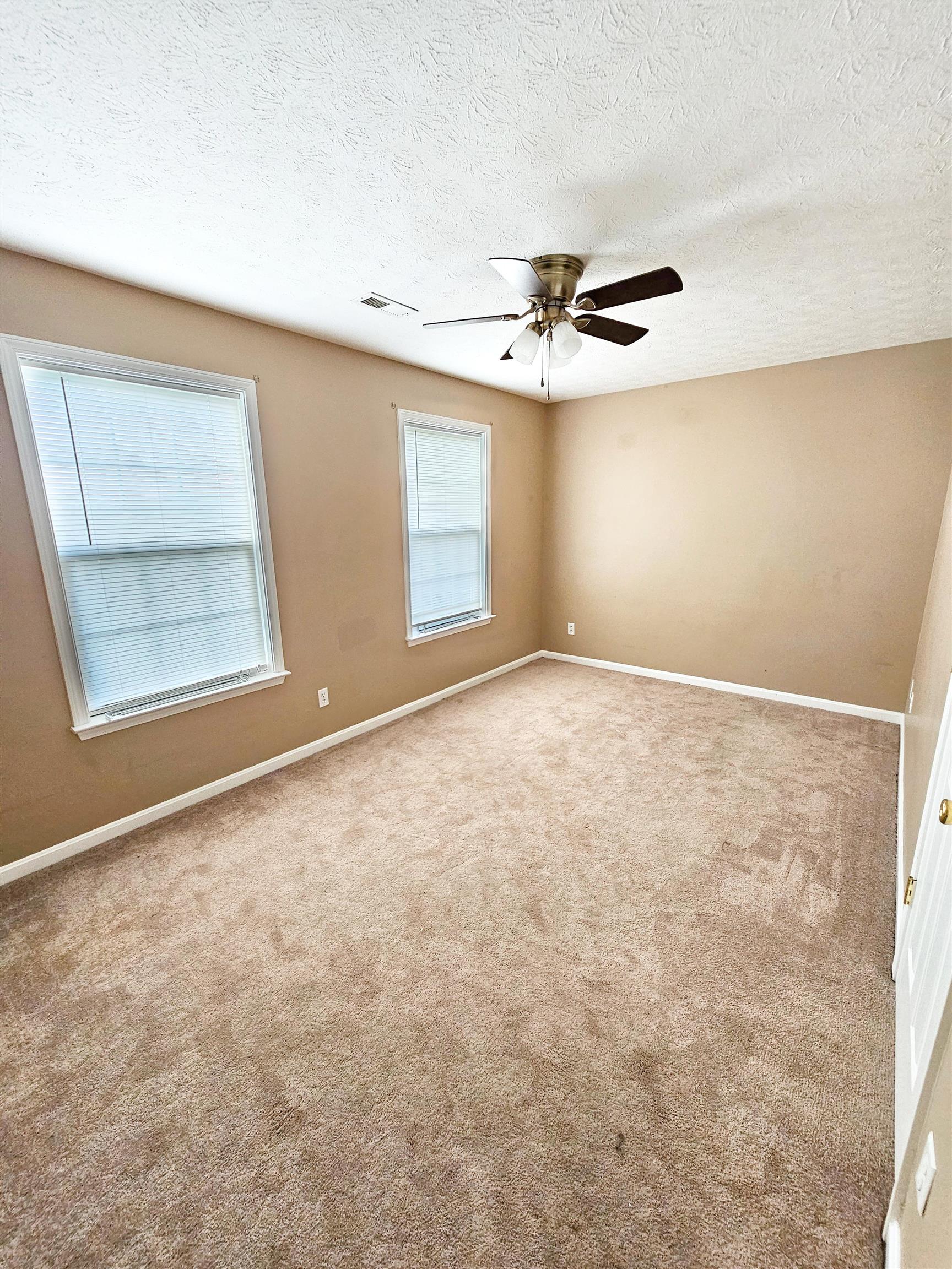 128 DERBYSHIRE CT, Radcliff, Kentucky 40160, 3 Bedrooms Bedrooms, ,2 BathroomsBathrooms,Single Family Residence,For Sale,DERBYSHIRE CT,87919