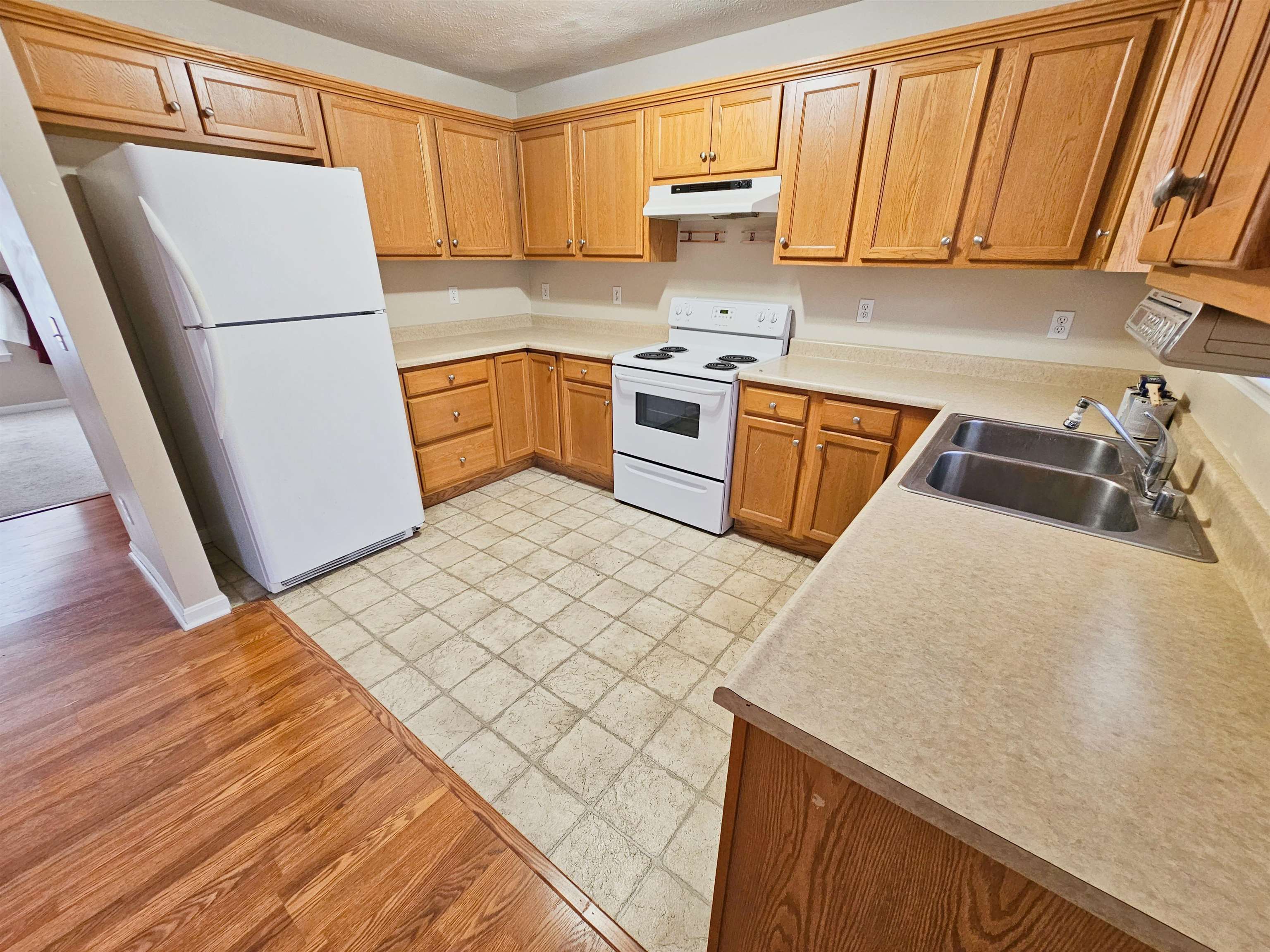 128 DERBYSHIRE CT, Radcliff, Kentucky 40160, 3 Bedrooms Bedrooms, ,2 BathroomsBathrooms,Single Family Residence,For Sale,DERBYSHIRE CT,87919