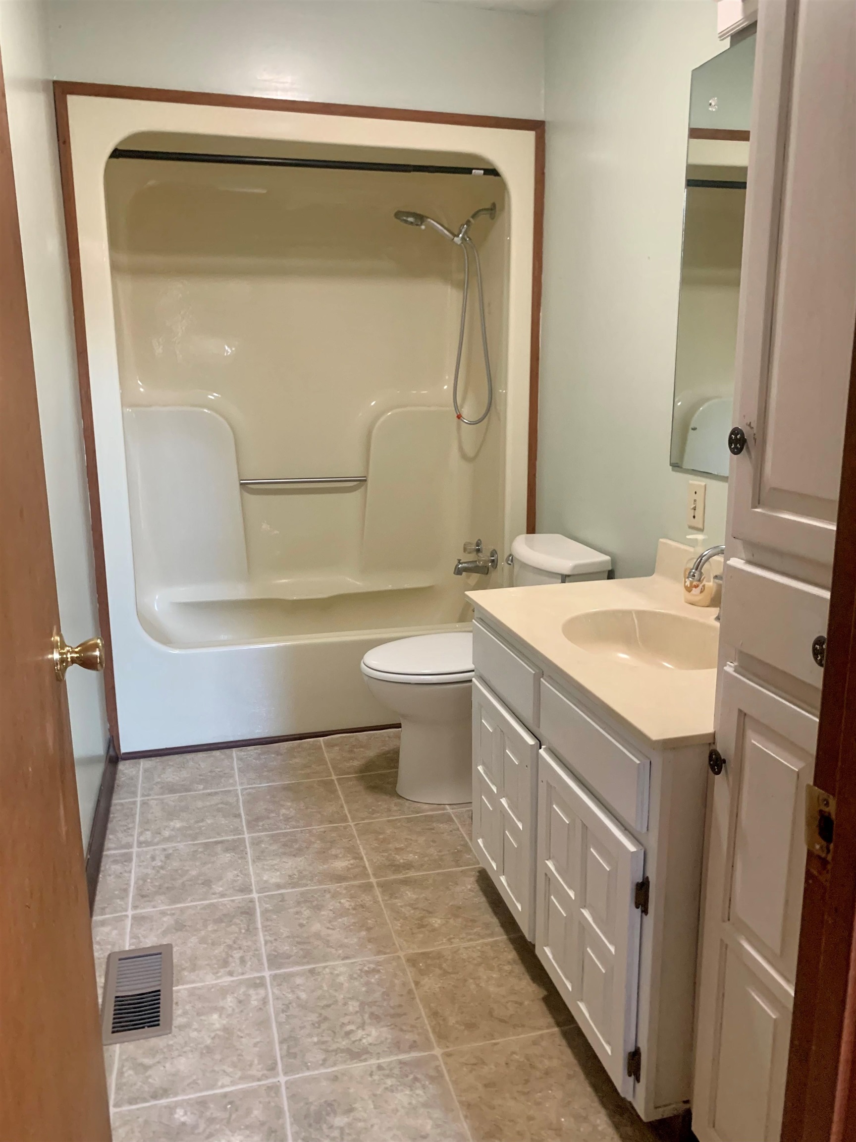 2530 Virgil Brown Rd, Hawesville, Kentucky 42348, 5 Bedrooms Bedrooms, ,2 BathroomsBathrooms,Single Family Residence,For Sale,Virgil Brown Rd,87924