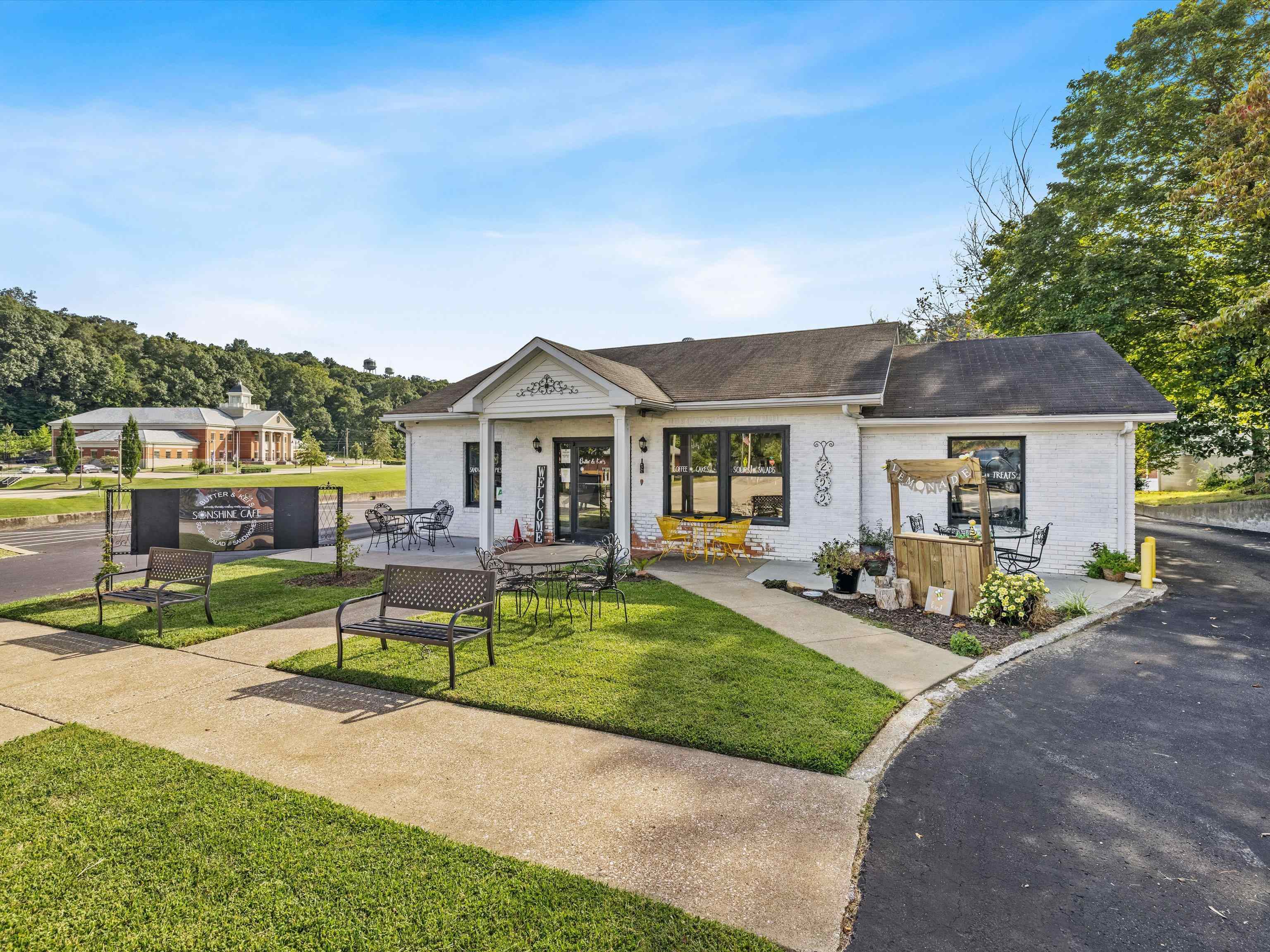 255 Court Square, Hawesville, Kentucky 42348, ,Business,For Sale,Court Square,87937