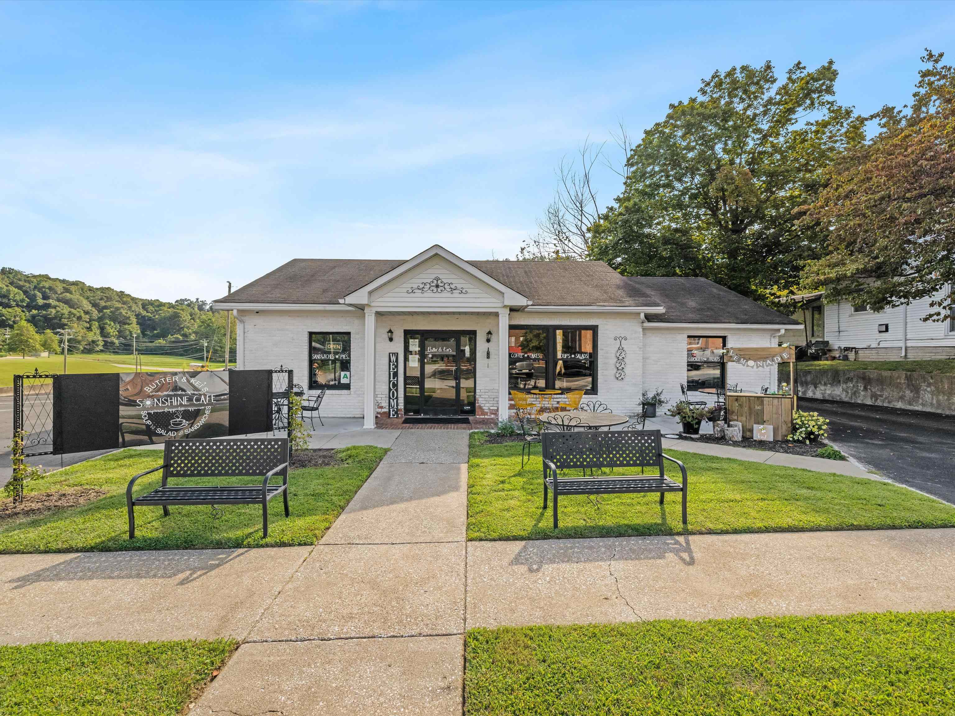 255 Court Square, Hawesville, Kentucky 42348, ,Business,For Sale,Court Square,87937