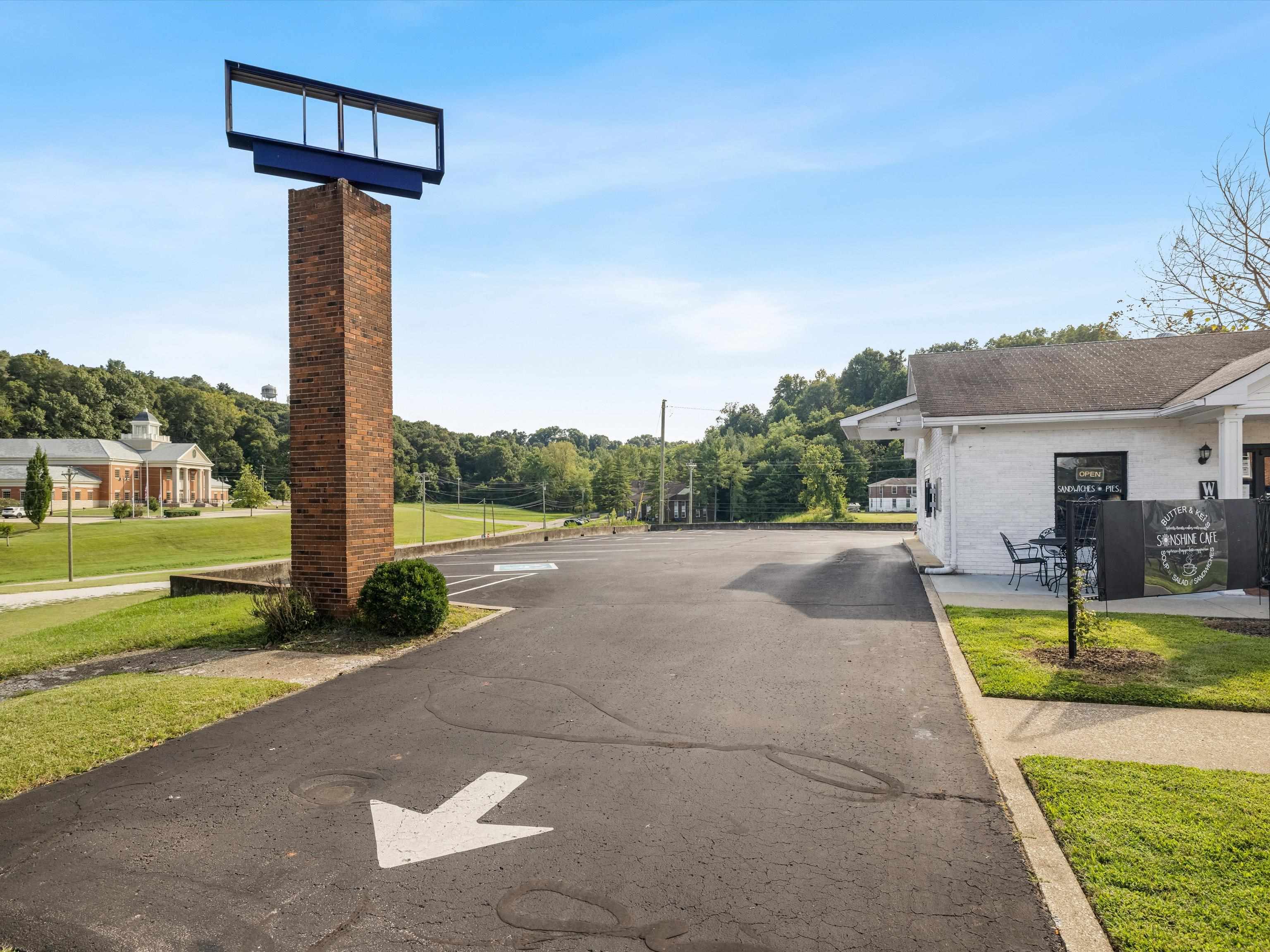 255 Court Square, Hawesville, Kentucky 42348, ,Business,For Sale,Court Square,87937