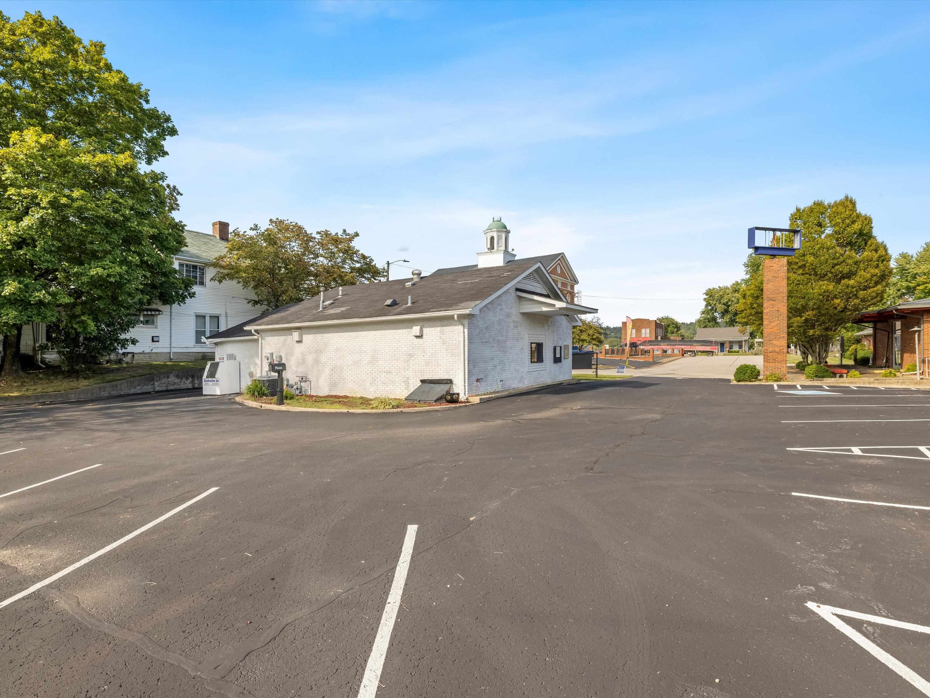 255 Court Square, Hawesville, Kentucky 42348, ,Business,For Sale,Court Square,87937