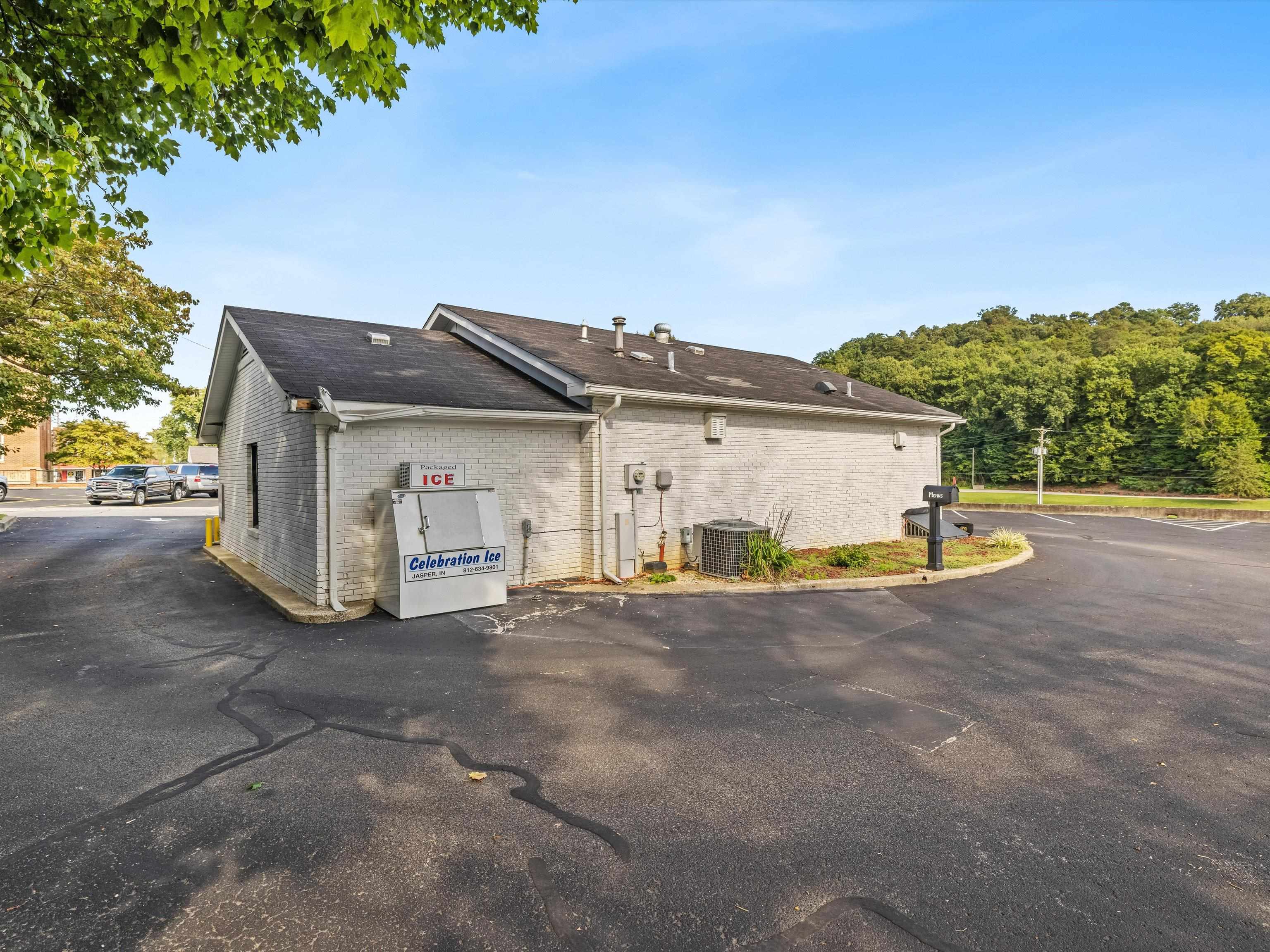 255 Court Square, Hawesville, Kentucky 42348, ,Business,For Sale,Court Square,87937