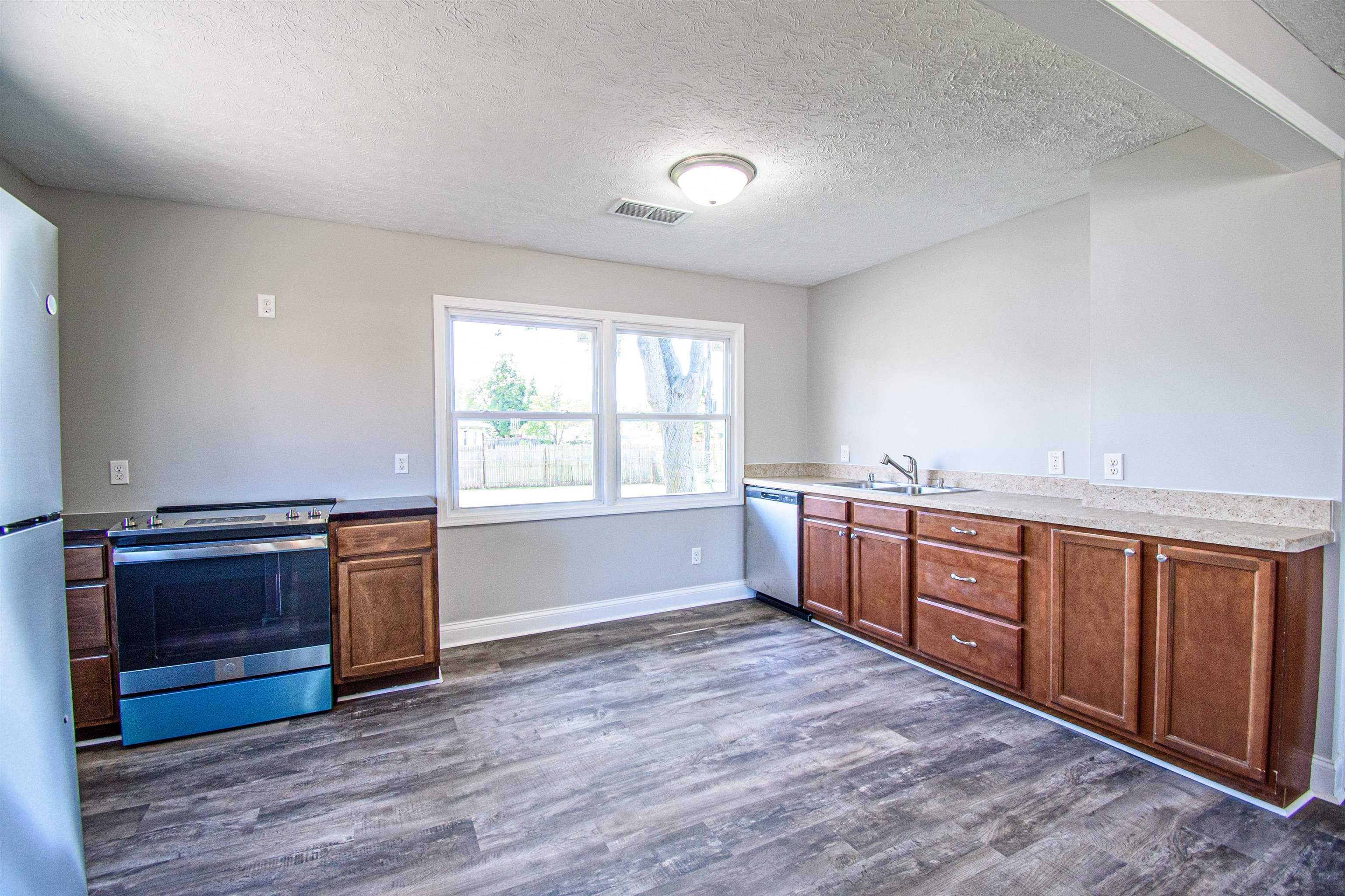 2818 Cravens Avenue, Owensboro, Kentucky 42301, 3 Bedrooms Bedrooms, ,1 BathroomBathrooms,Single Family Residence,For Sale,Cravens Avenue,87946