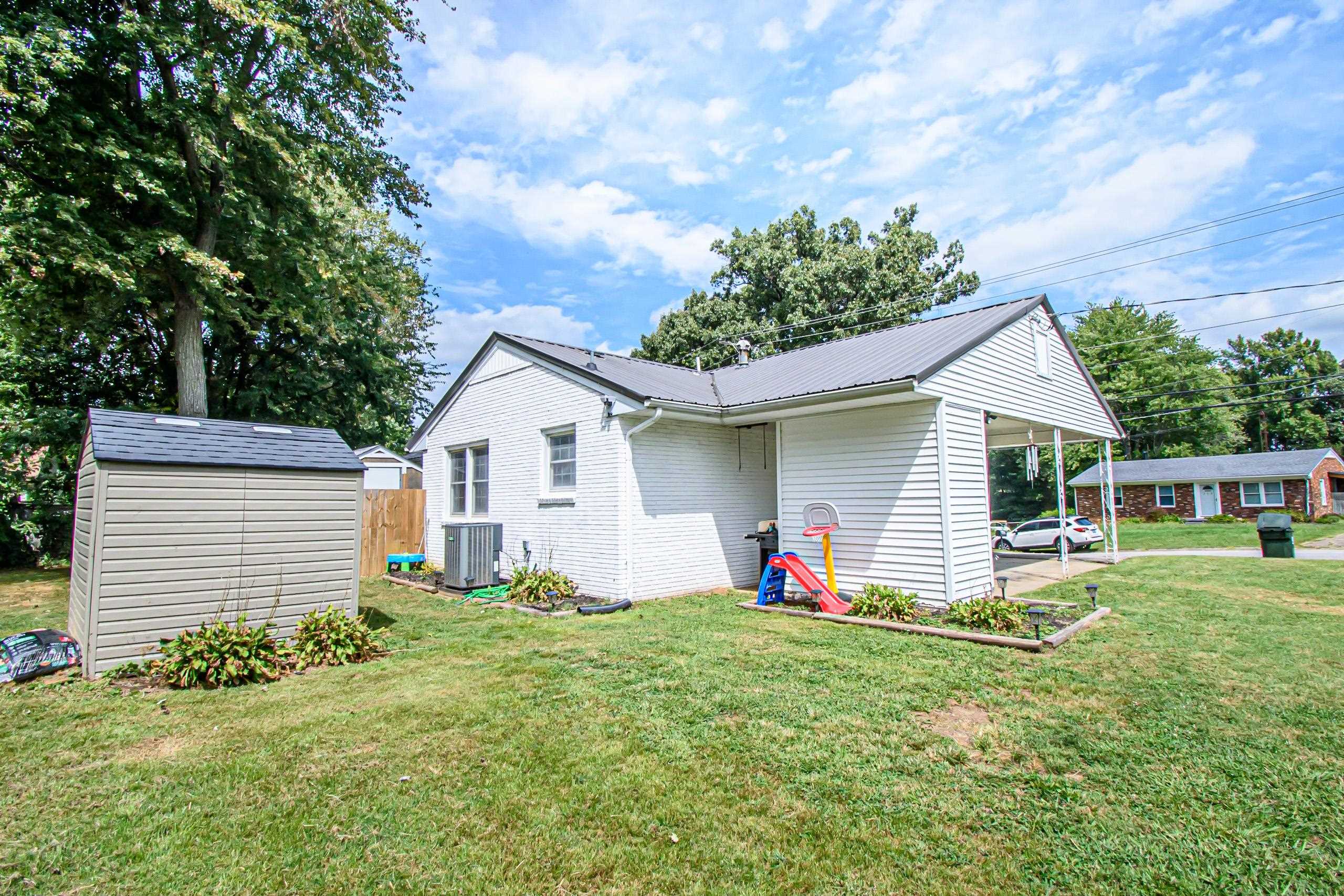 355 High St, Calhoun, Kentucky 42327, 3 Bedrooms Bedrooms, ,1 BathroomBathrooms,Single Family Residence,For Sale,High St,87948