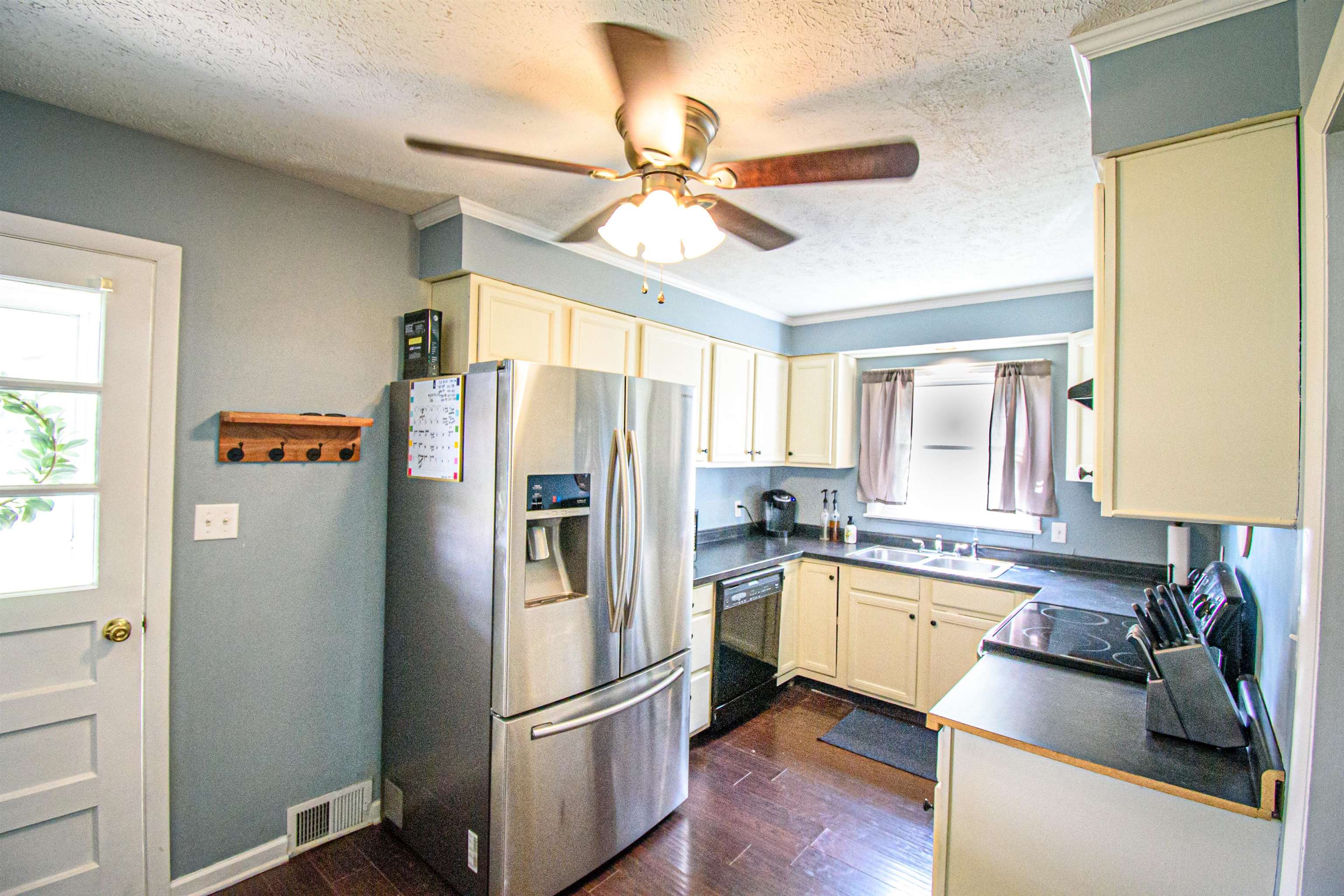 355 High St, Calhoun, Kentucky 42327, 3 Bedrooms Bedrooms, ,1 BathroomBathrooms,Single Family Residence,For Sale,High St,87948