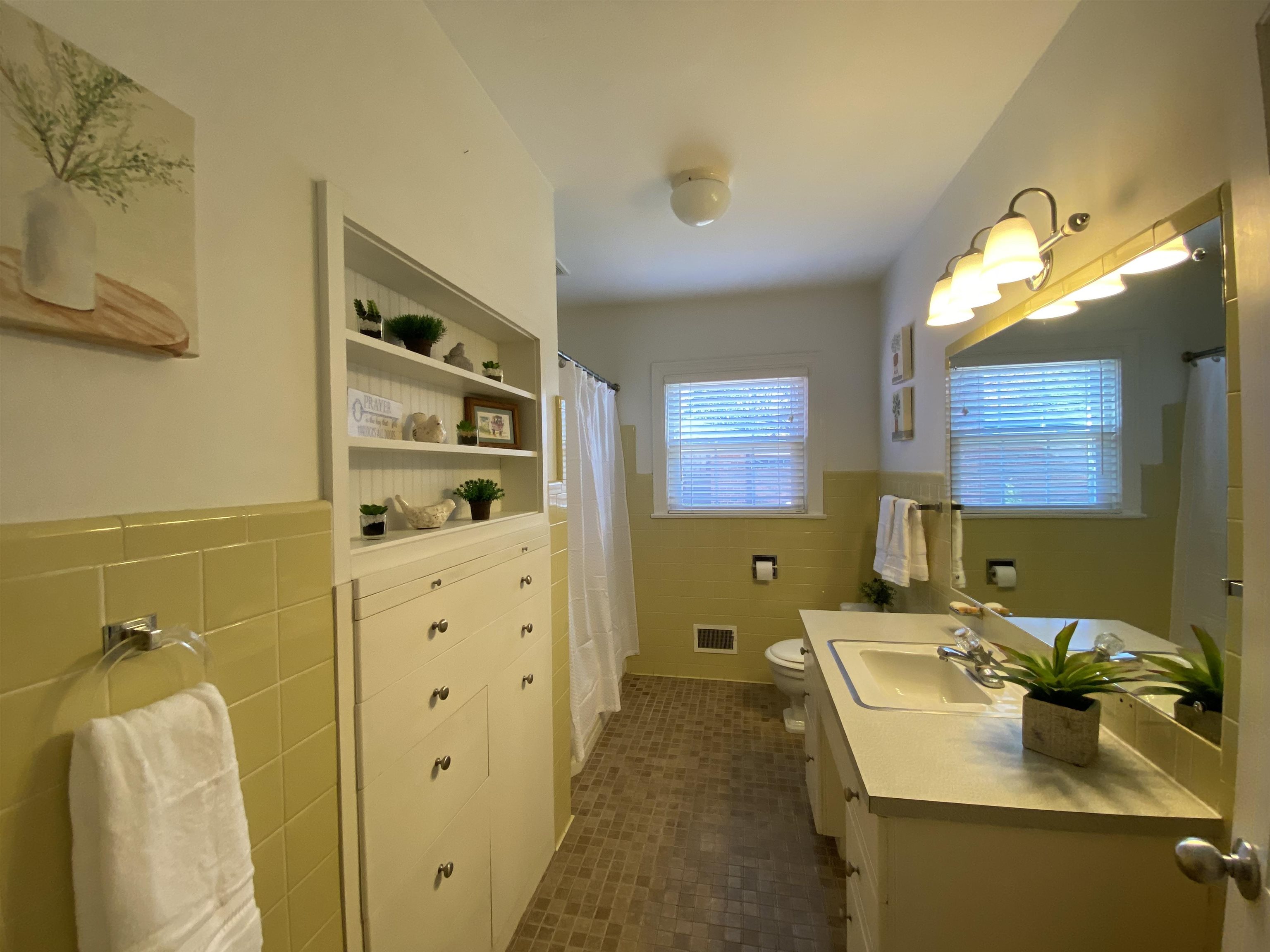 1120 COLLEGE DR, Owensboro, Kentucky 42301, 2 Bedrooms Bedrooms, ,2 BathroomsBathrooms,Single Family Residence,For Sale,COLLEGE DR,87958
