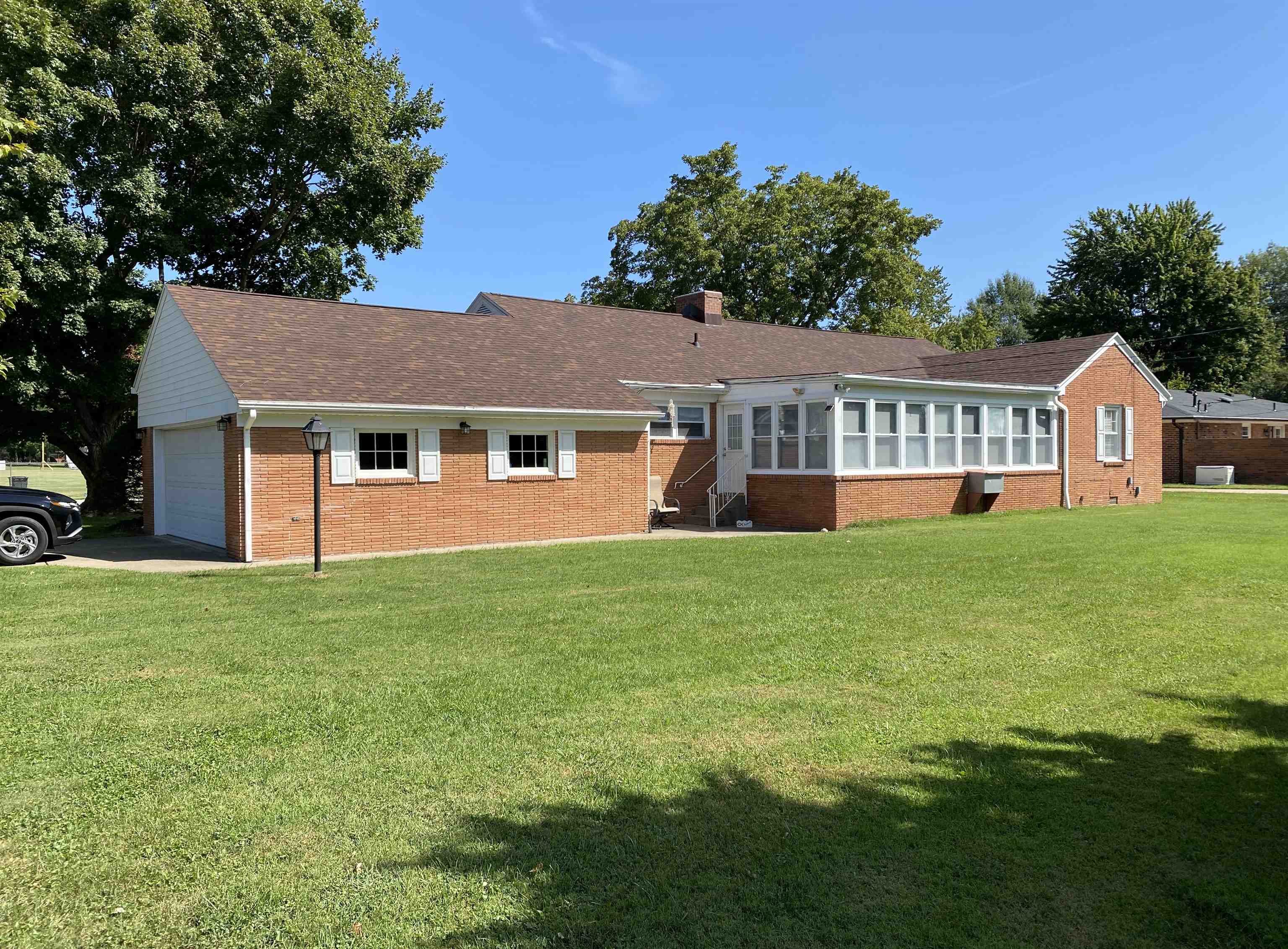 1120 COLLEGE DR, Owensboro, Kentucky 42301, 2 Bedrooms Bedrooms, ,2 BathroomsBathrooms,Single Family Residence,For Sale,COLLEGE DR,87958