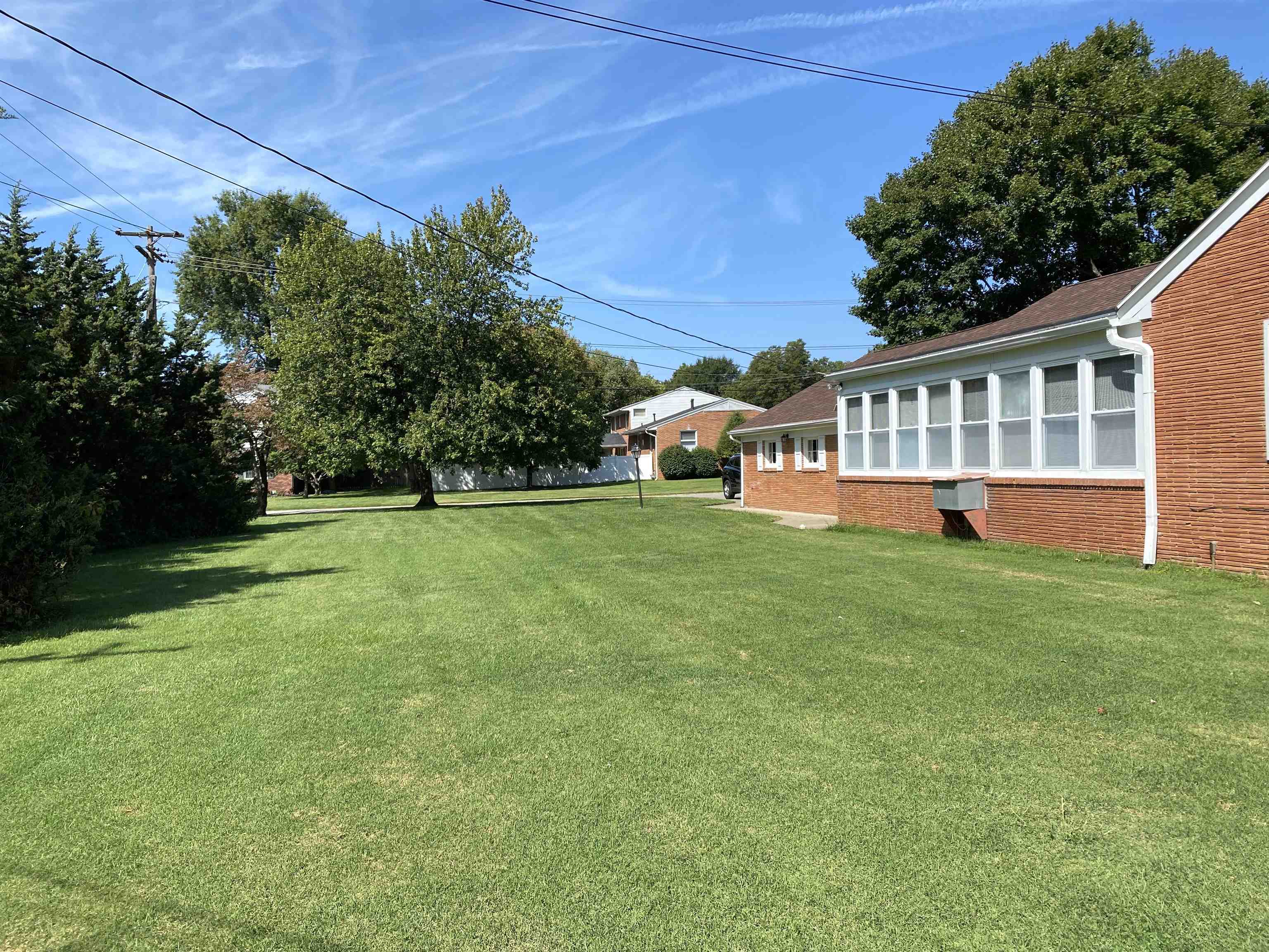 1120 COLLEGE DR, Owensboro, Kentucky 42301, 2 Bedrooms Bedrooms, ,2 BathroomsBathrooms,Single Family Residence,For Sale,COLLEGE DR,87958