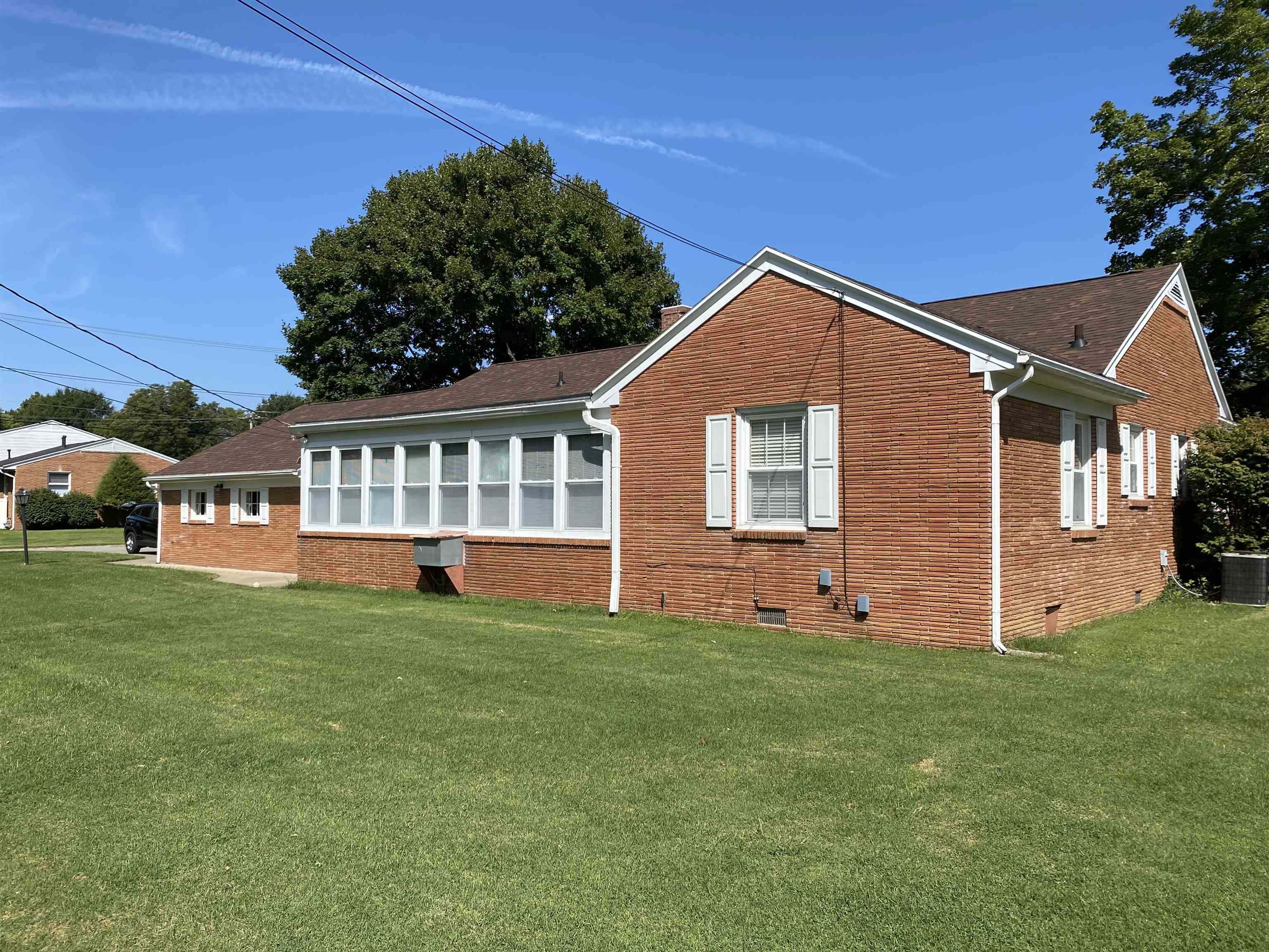 1120 COLLEGE DR, Owensboro, Kentucky 42301, 2 Bedrooms Bedrooms, ,2 BathroomsBathrooms,Single Family Residence,For Sale,COLLEGE DR,87958