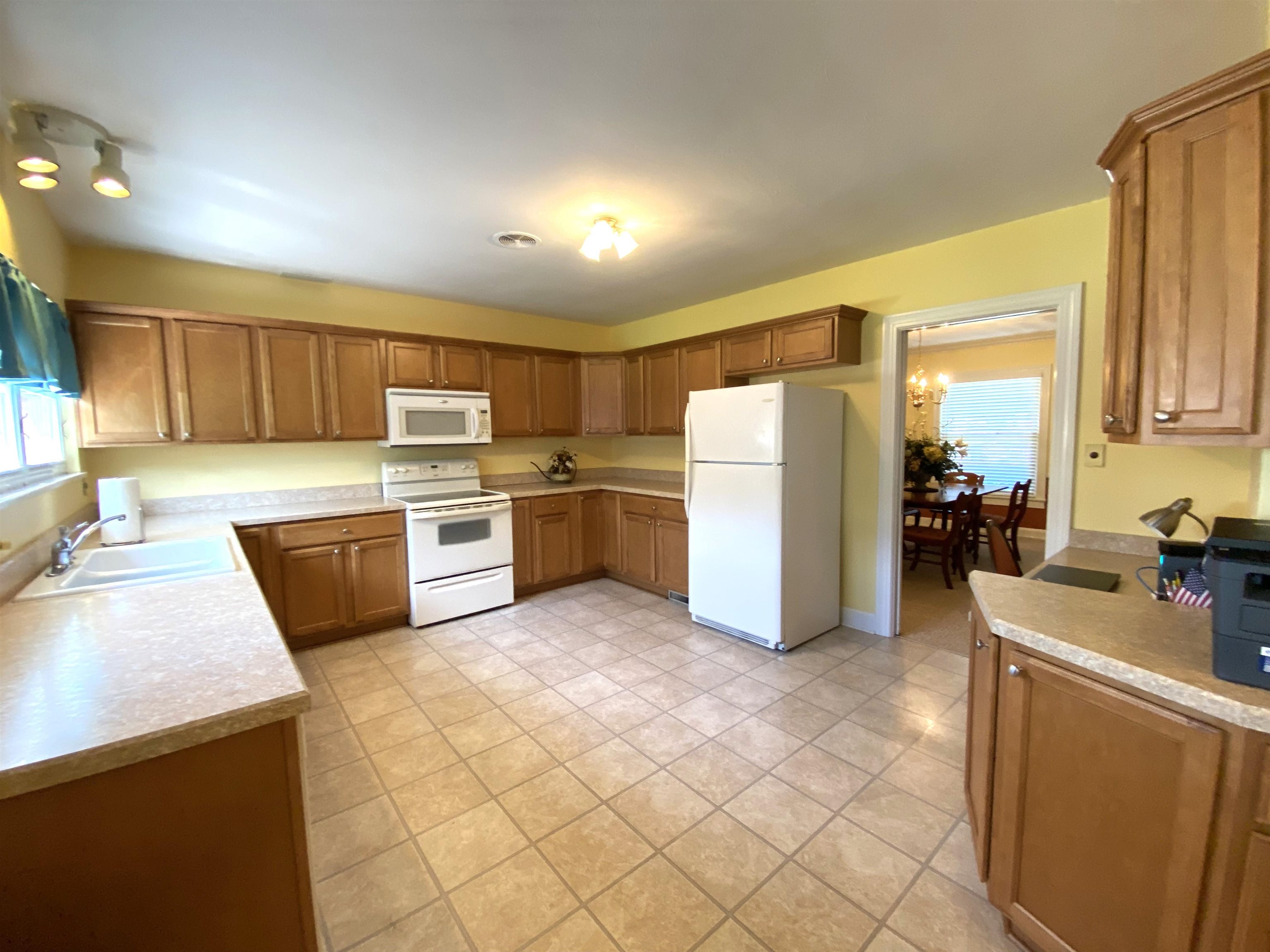 1120 COLLEGE DR, Owensboro, Kentucky 42301, 2 Bedrooms Bedrooms, ,2 BathroomsBathrooms,Single Family Residence,For Sale,COLLEGE DR,87958